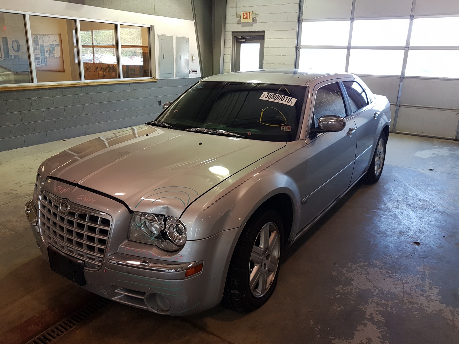Photo 2 from auction – 2005 CHRYSLER 300C with VIN 2C3AK63H85H639107