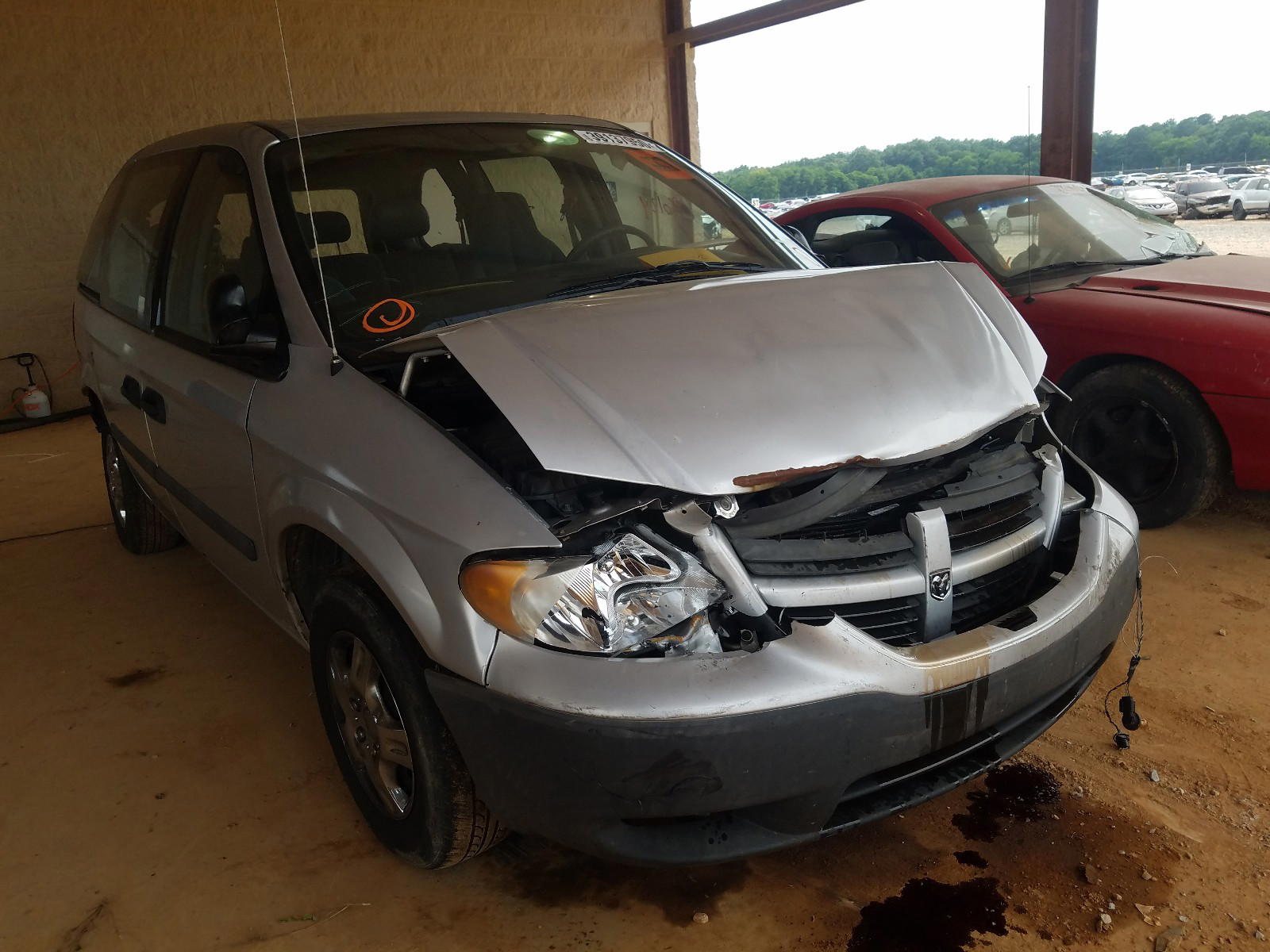 DODGE CARAVAN SE 2005 with VIN 1D4GP25B65B137474 - Photo from auction