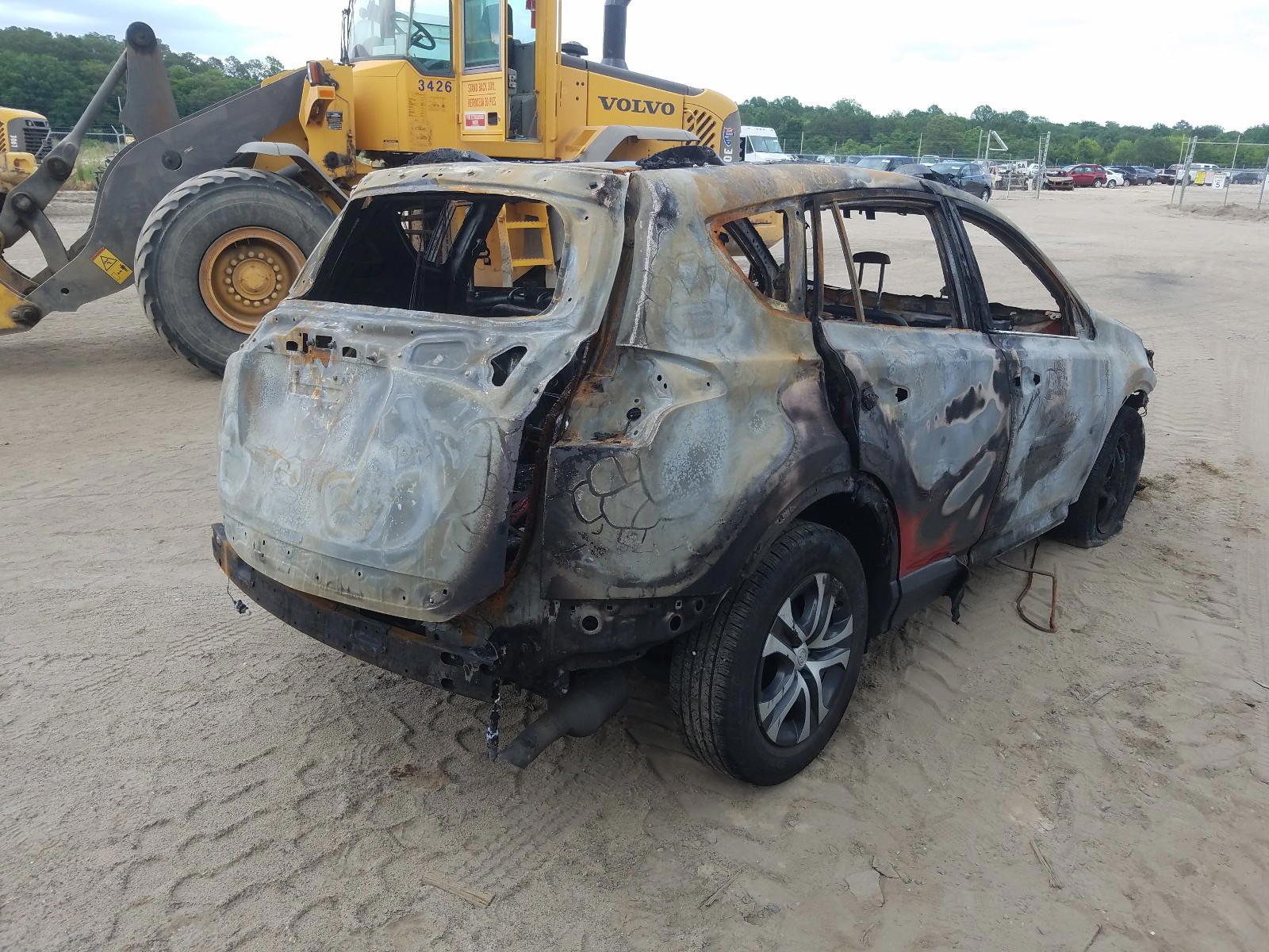 Photo 4 from auction – 2017 TOYOTA RAV4 LE with VIN 2T3BFREV6HW646523