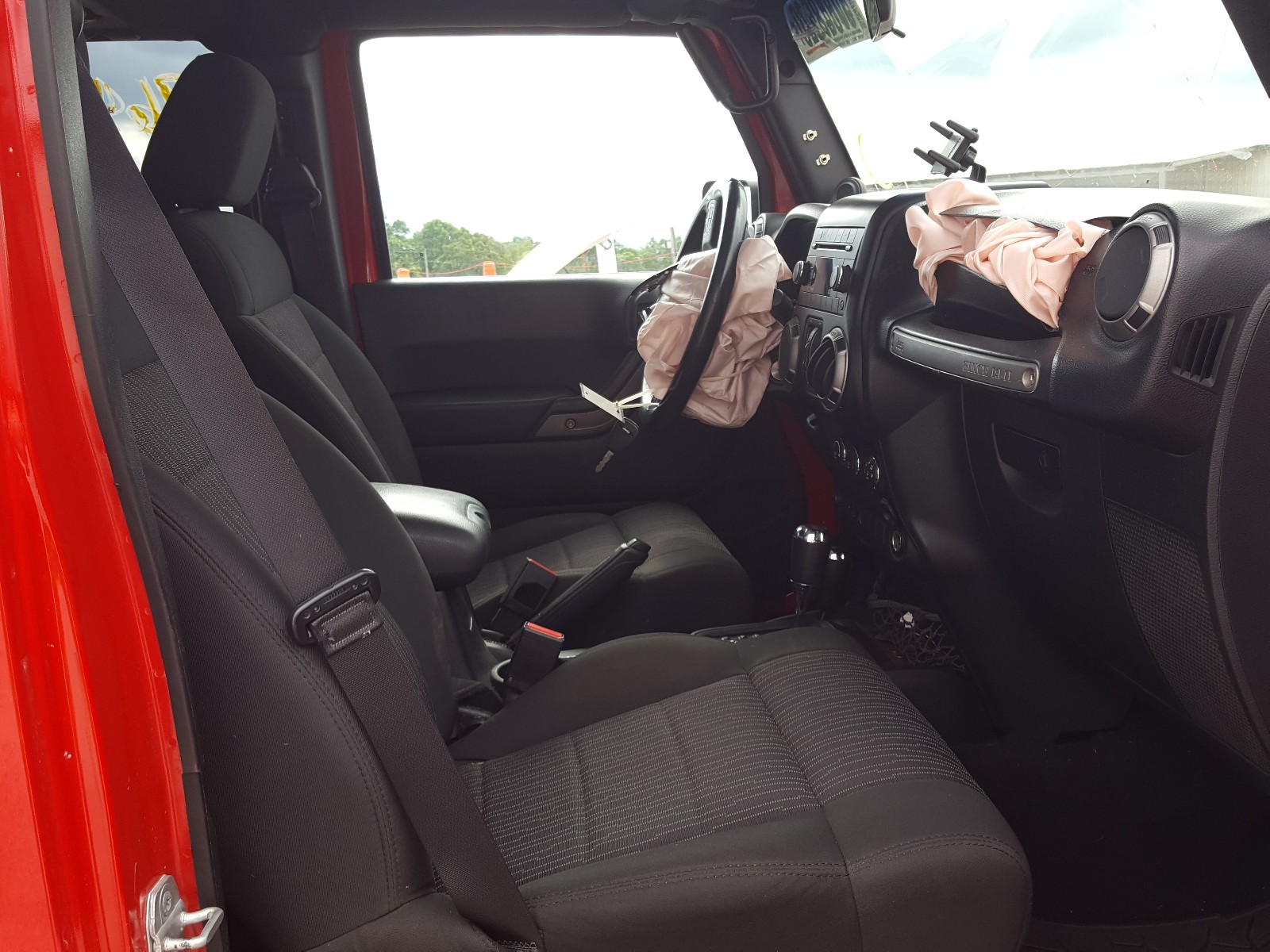 Photo 5 from auction – 2012 JEEP WRANGLER U with VIN 1C4BJWDG7CL158001