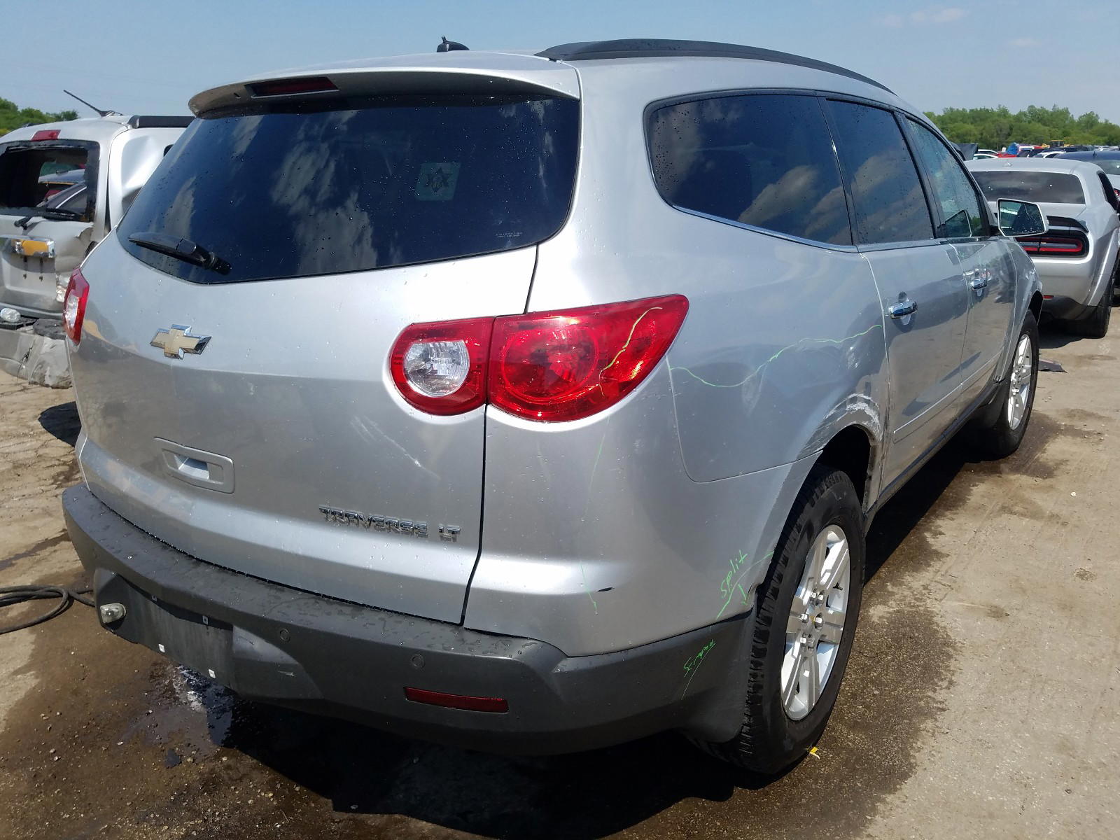 Photo 4 from auction – 2012 CHEVROLET TRAVERSE L with VIN 1GNKRGED2CJ101405