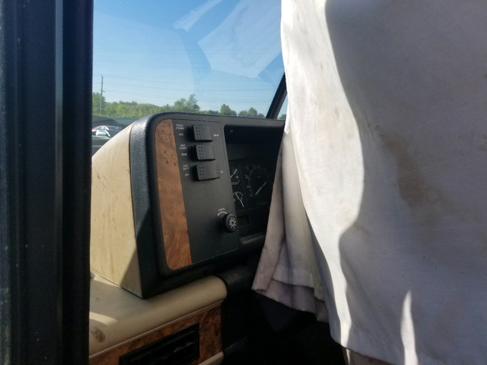 Photo 8 from auction – 1996 FORD F530 with VIN 3FCMF53GXTJA00063