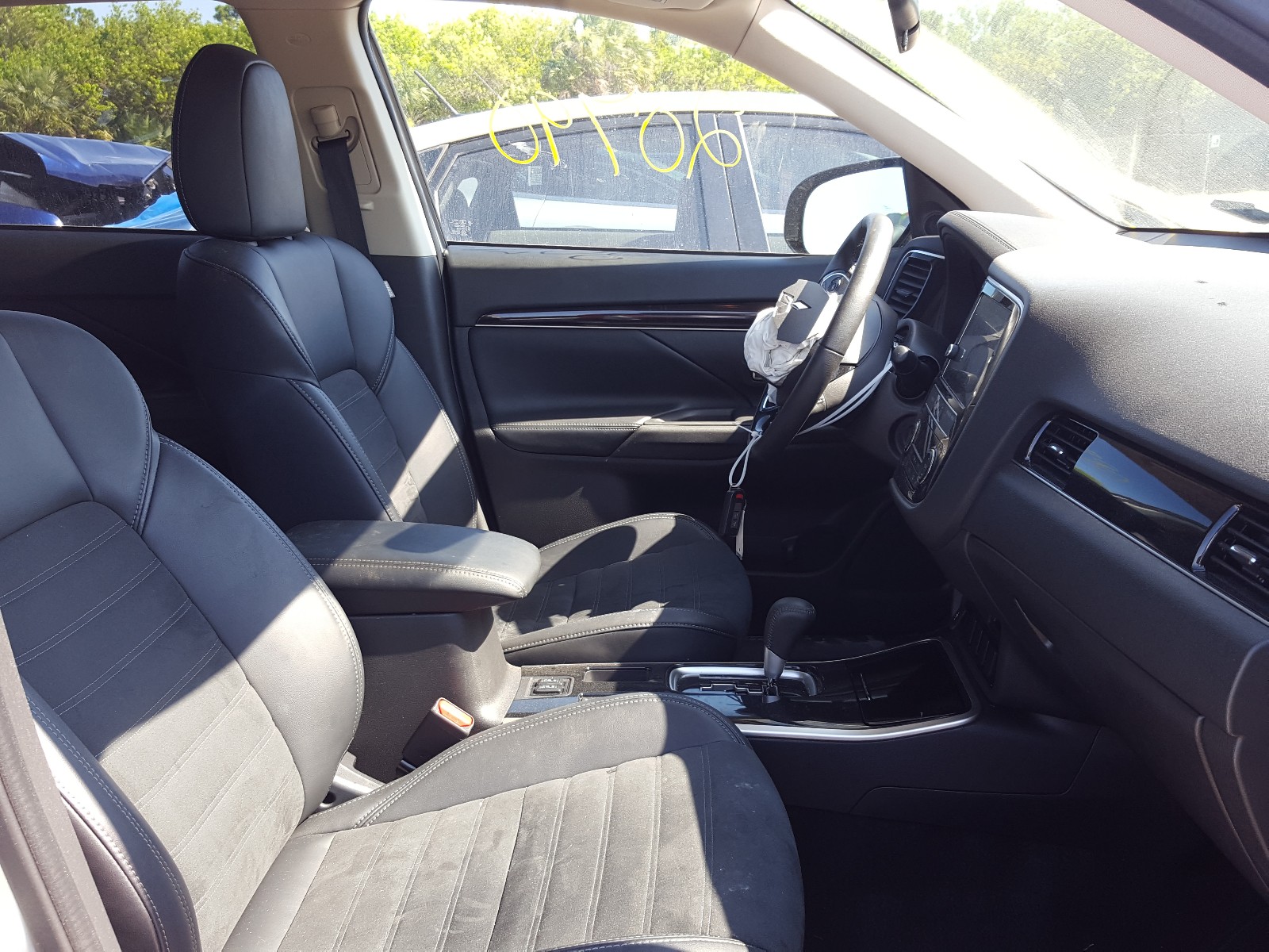 Photo 5 from auction – 2019 MITSUBISHI OUTLANDER with VIN JA4AD3A30KZ043765