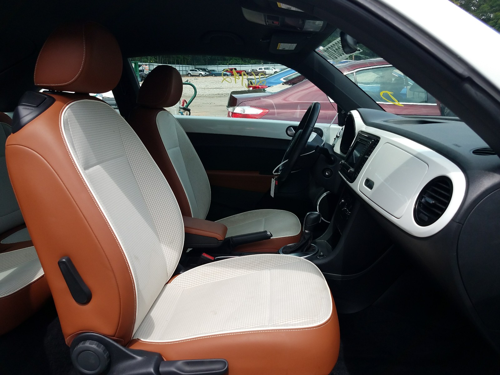 Photo 5 from auction – 2016 VOLKSWAGEN BEETLE 1.8 with VIN 3VWF17AT2GM638389