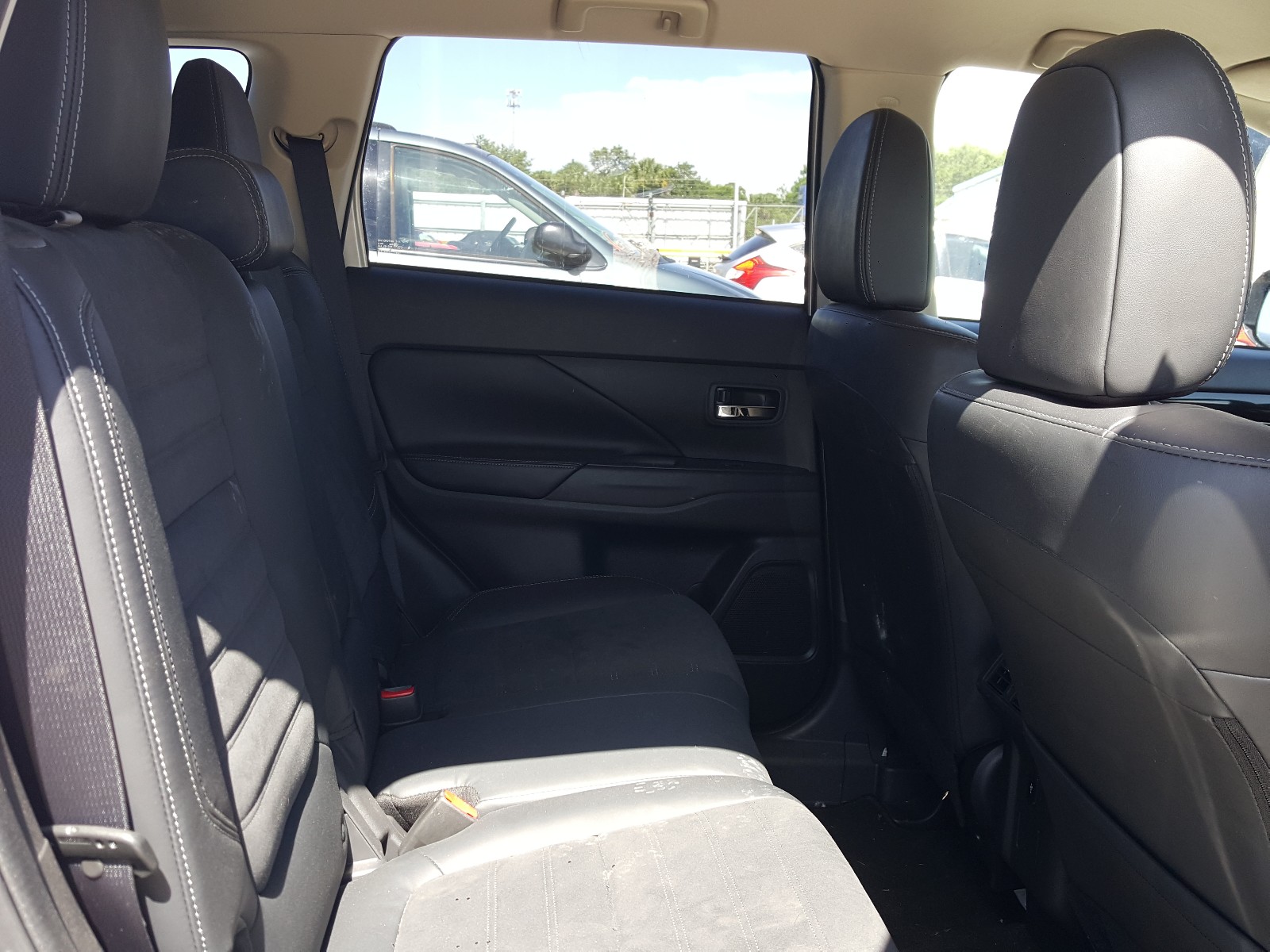 Photo 6 from auction – 2019 MITSUBISHI OUTLANDER with VIN JA4AD3A30KZ043765