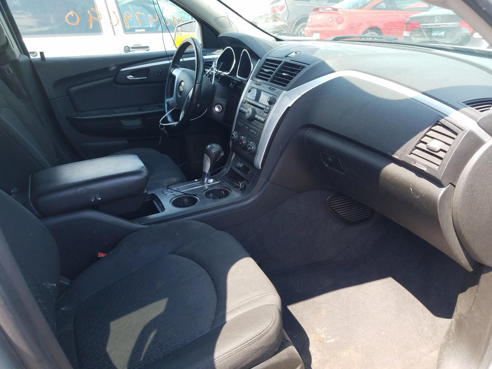 Photo 5 from auction – 2012 CHEVROLET TRAVERSE L with VIN 1GNKRGED2CJ101405