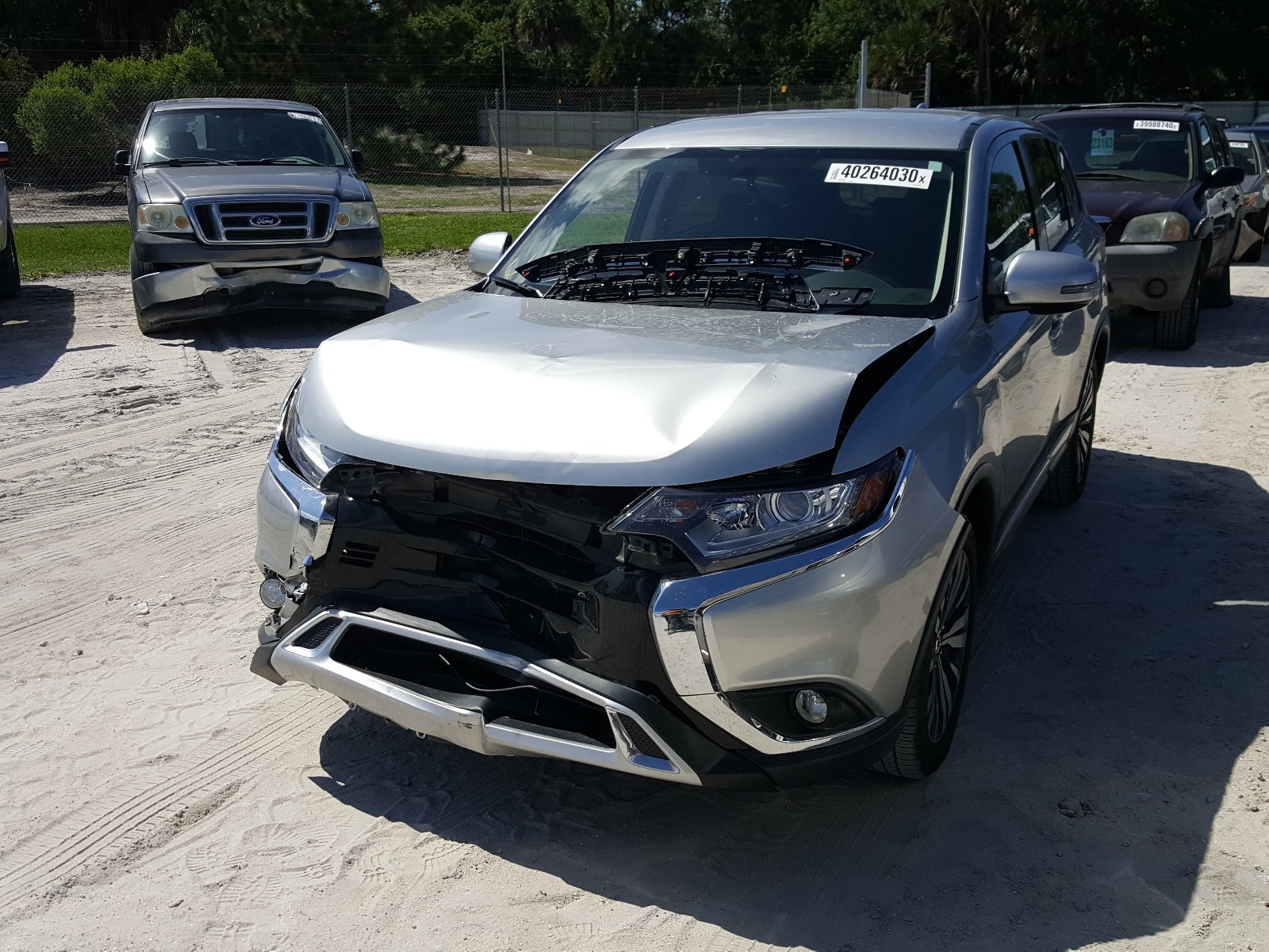 Photo 2 from auction – 2019 MITSUBISHI OUTLANDER with VIN JA4AD3A30KZ043765