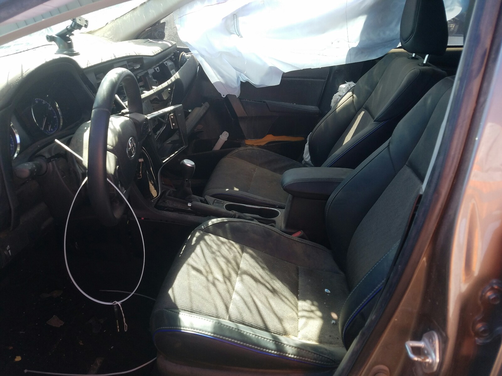Photo 5 from auction – 2017 TOYOTA COROLLA L with VIN 2T1BURHE5HC920063