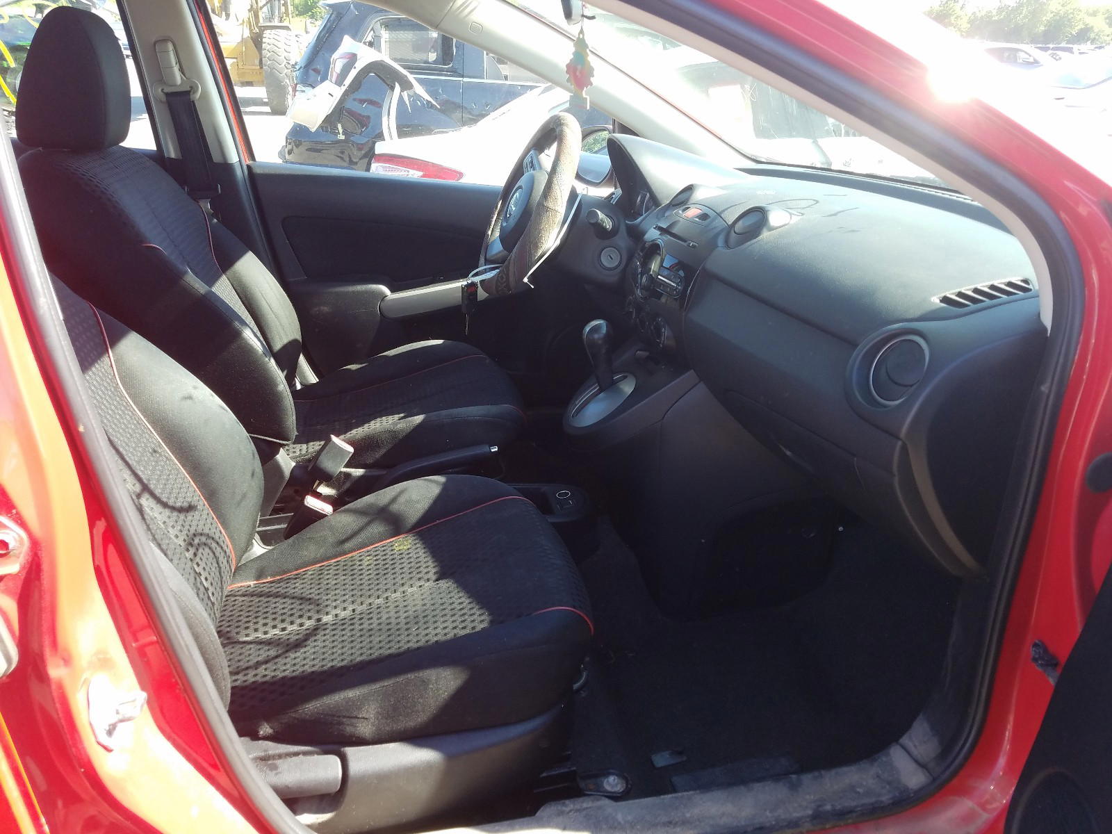 Photo 5 from auction – 2013 MAZDA MAZDA2 with VIN JM1DE1LY8D0160403