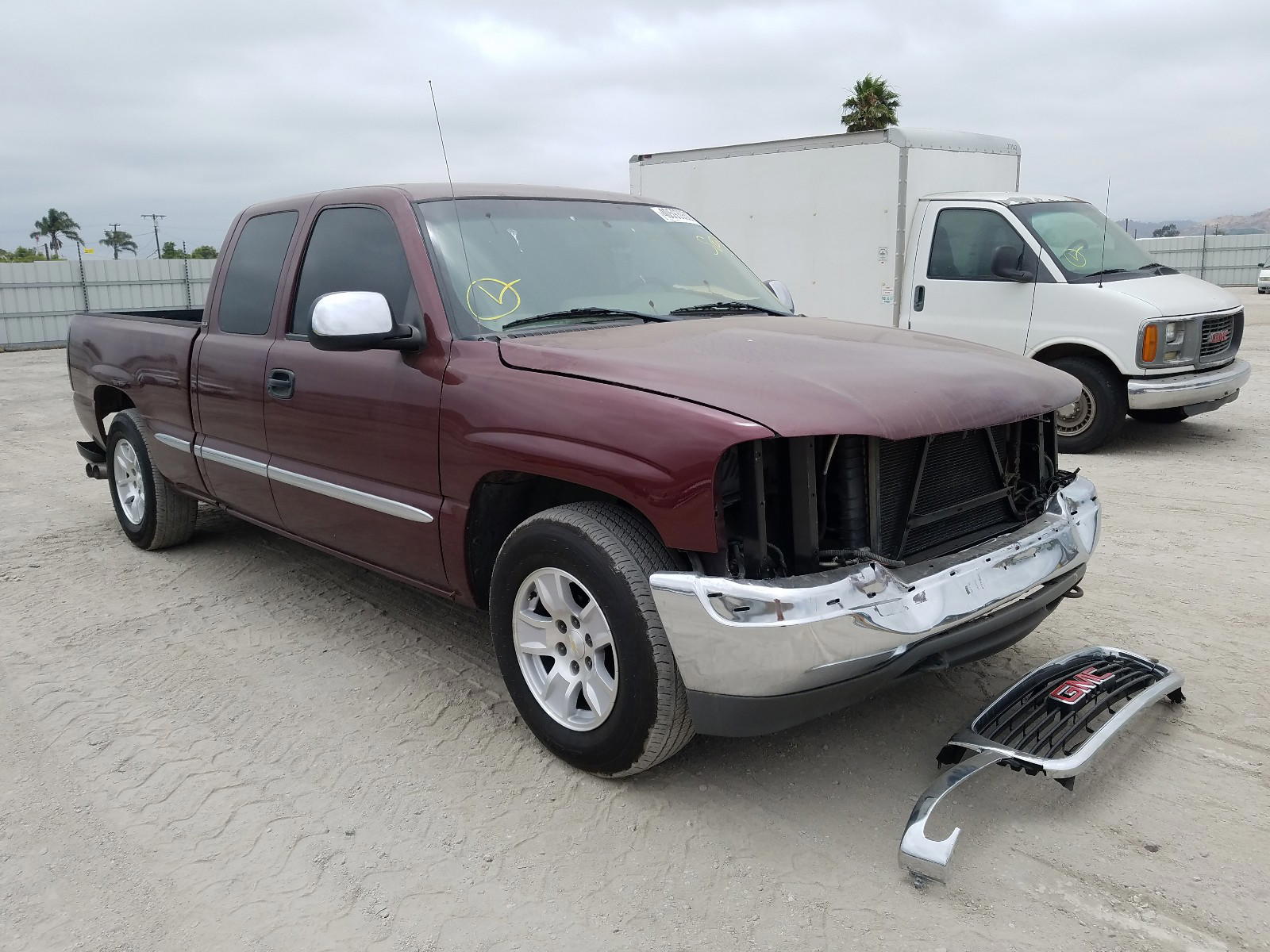 GMC NEW SIERRA 2001 with VIN 2GTEC19T811136267 - Photo from auction