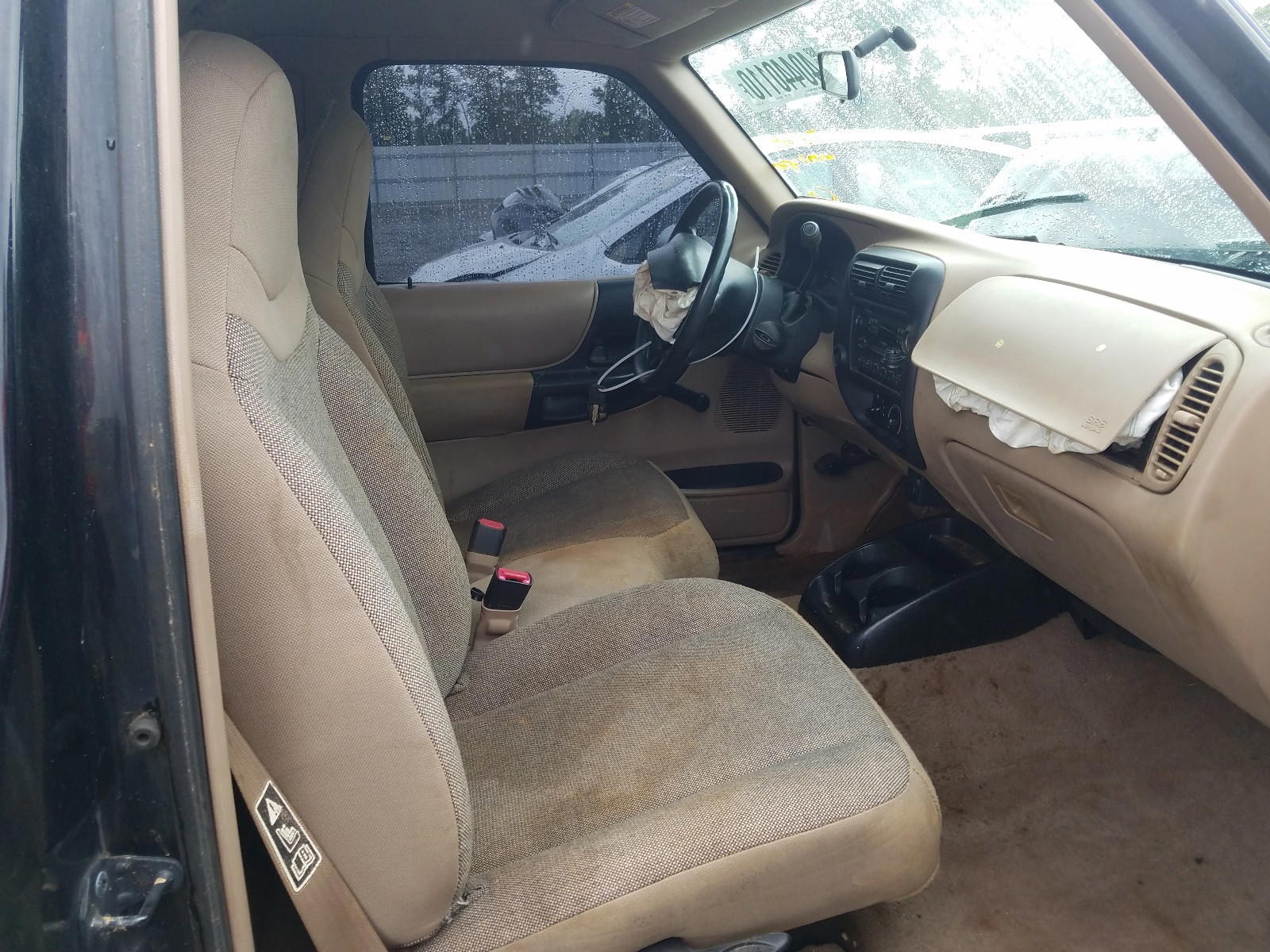 Photo 5 from auction – 2000 FORD RANGER with VIN 1FTYR10V0YTB06159