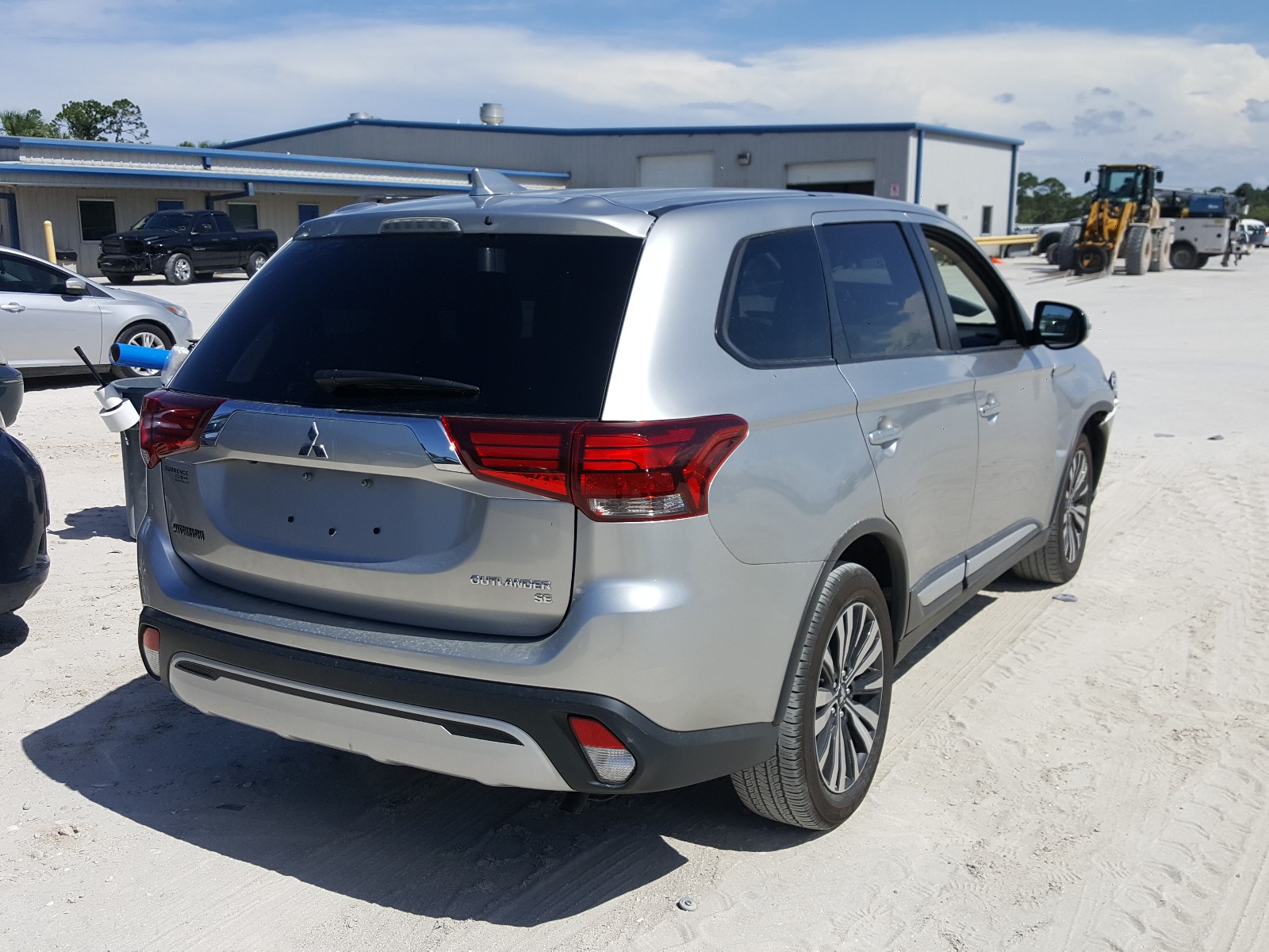 Photo 4 from auction – 2019 MITSUBISHI OUTLANDER with VIN JA4AD3A30KZ043765