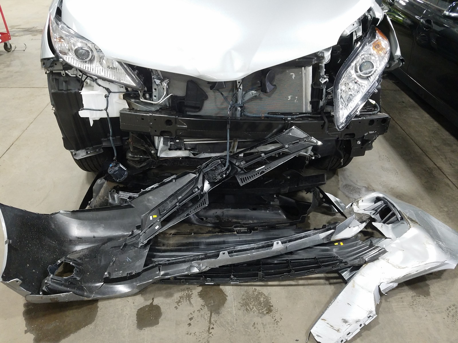 Photo 9 from auction – 2020 TOYOTA SIENNA XLE with VIN 5TDYZ3DC0LS033905