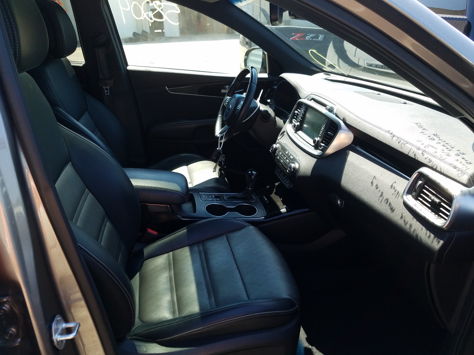 Photo 5 from auction – 2016 KIA SORENTO SX with VIN 5XYPK4A59GG007110
