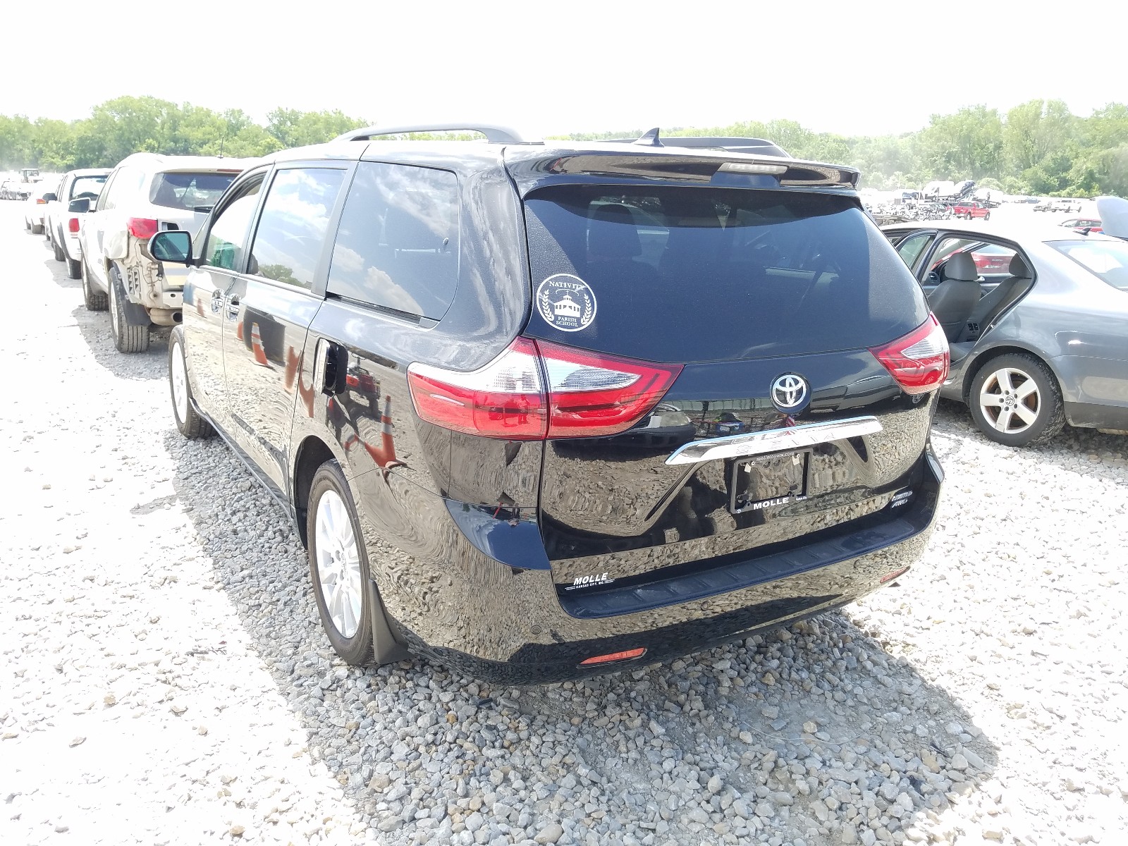 Photo 3 from auction – 2017 TOYOTA SIENNA XLE with VIN 5TDDZ3DCXHS185616