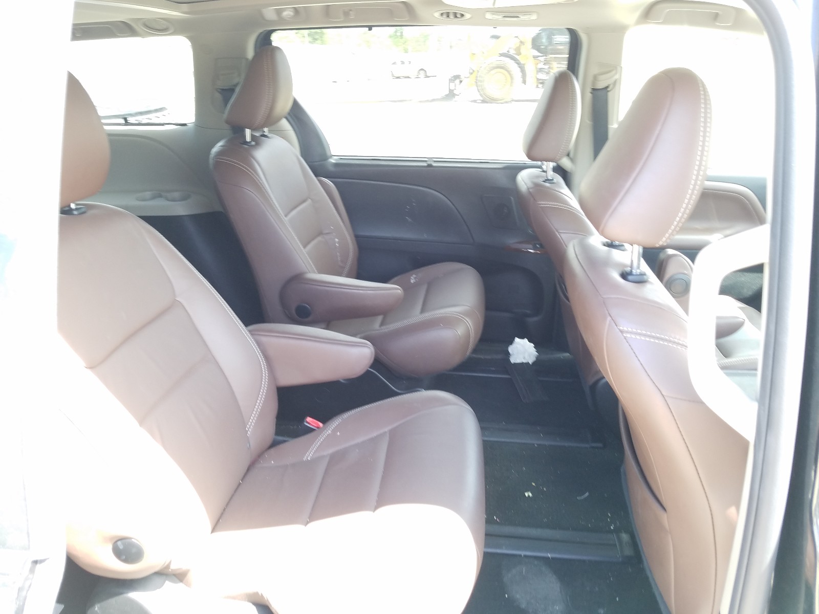Photo 6 from auction – 2017 TOYOTA SIENNA XLE with VIN 5TDDZ3DCXHS185616