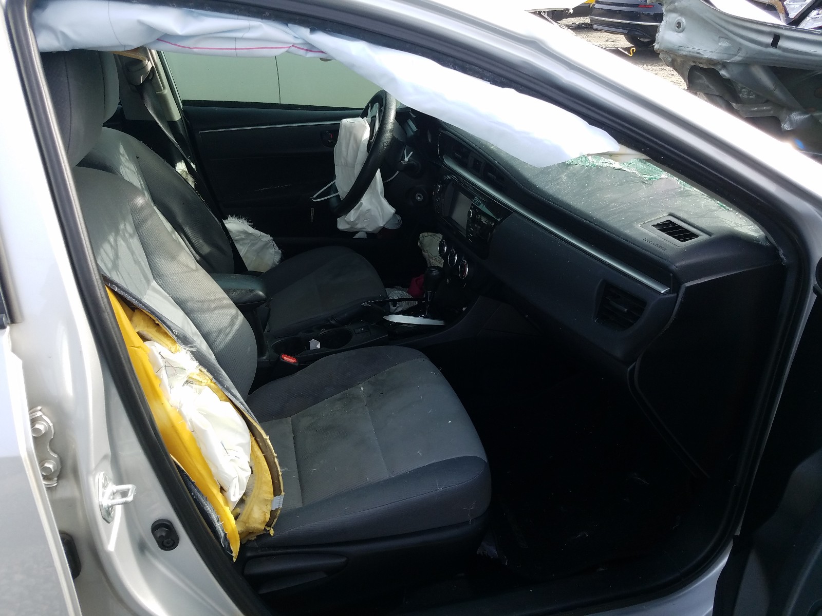 Photo 5 from auction – 2016 TOYOTA COROLLA L with VIN 5YFBURHE1GP410582