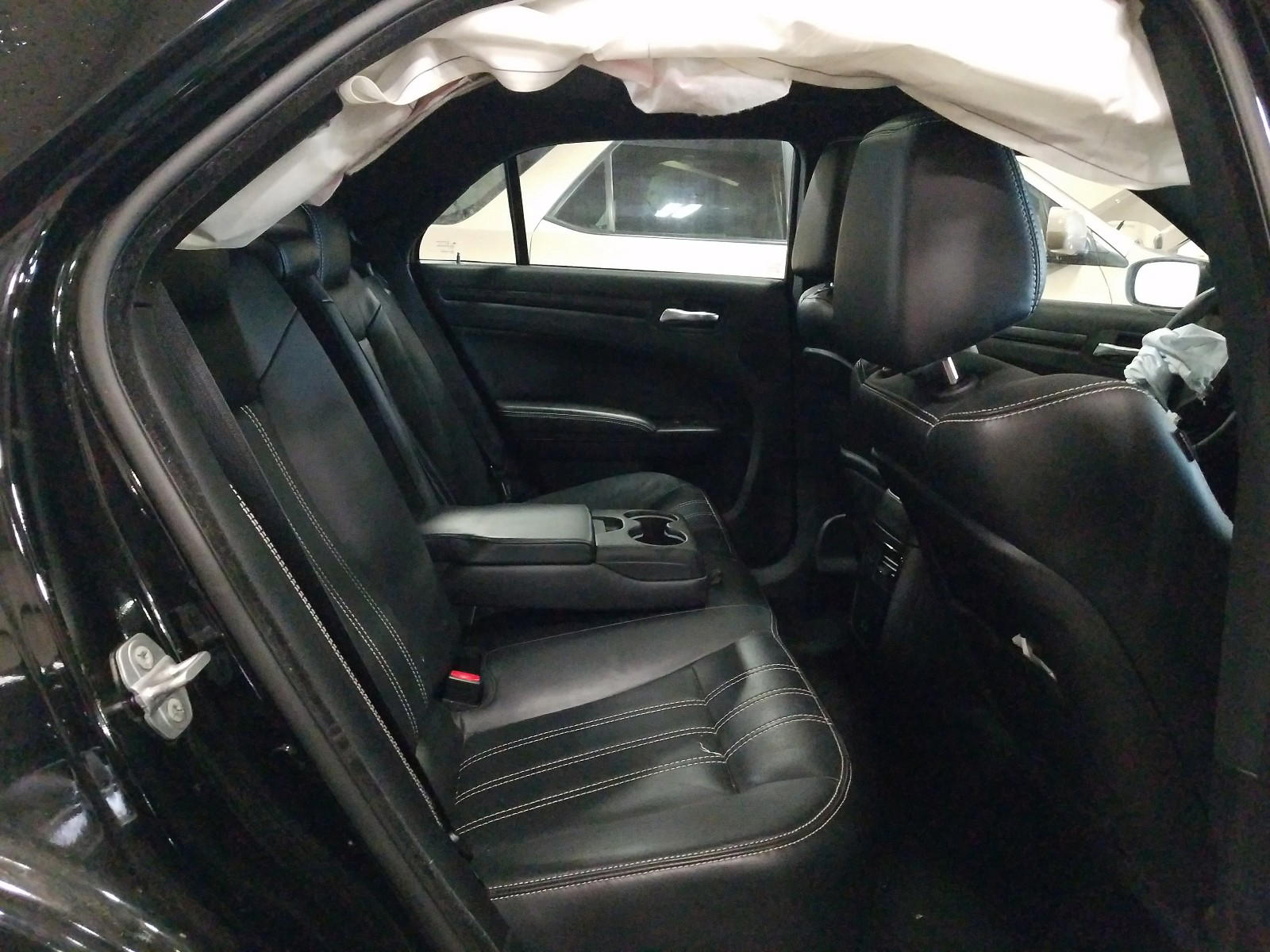 Photo 6 from auction – 2015 CHRYSLER 300 S with VIN 2C3CCAGG9FH781669