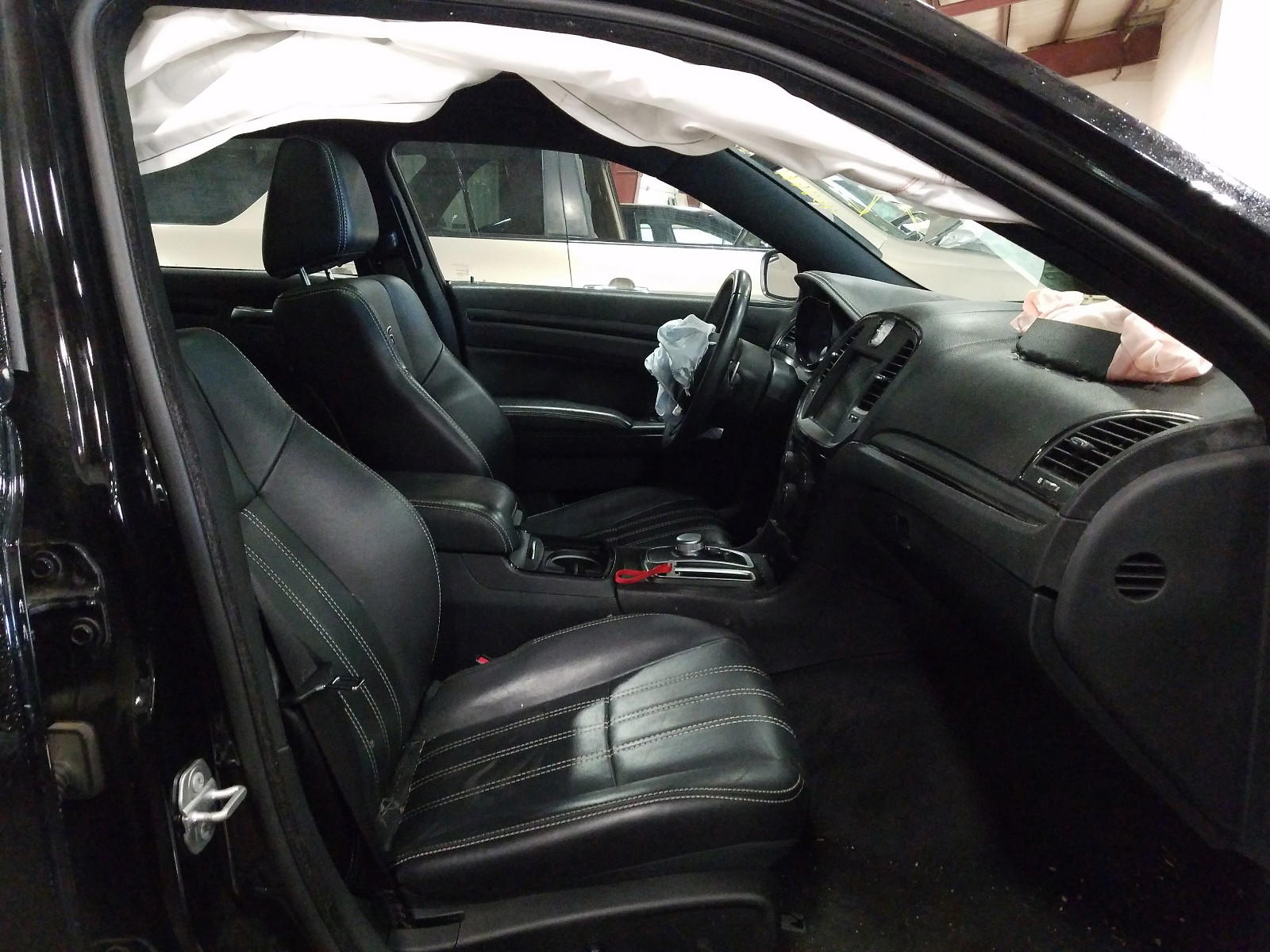 Photo 5 from auction – 2015 CHRYSLER 300 S with VIN 2C3CCAGG9FH781669