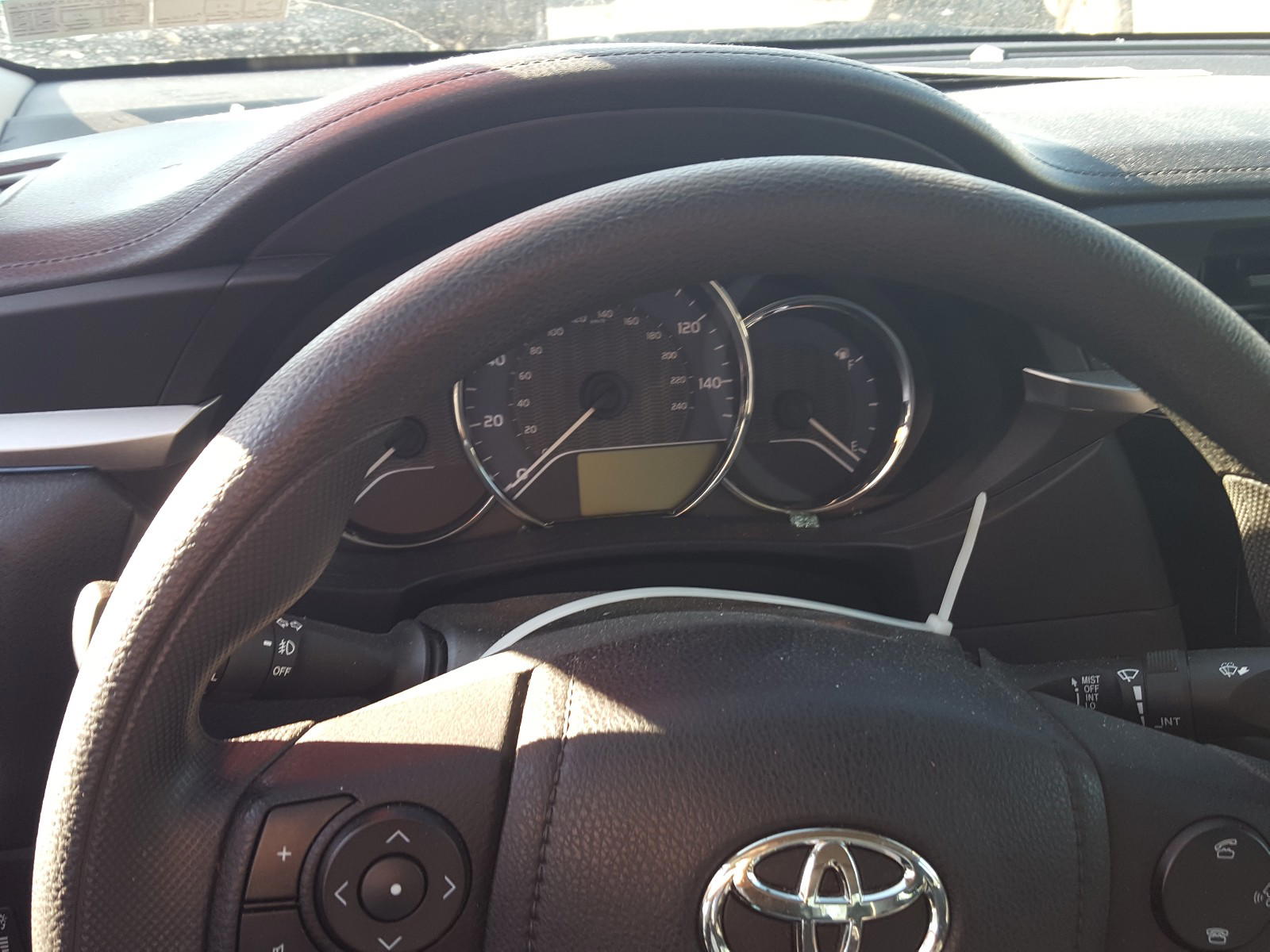 Photo 8 from auction – 2015 TOYOTA COROLLA L with VIN 2T1BURHE0FC373930