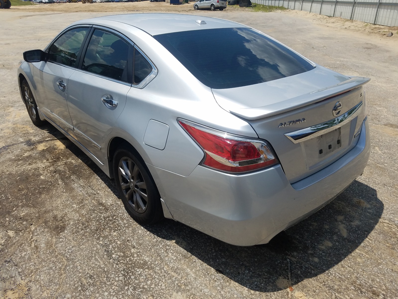 Photo 3 from auction – 2015 NISSAN ALTIMA 2.5 with VIN 1N4AL3AP0FC585023