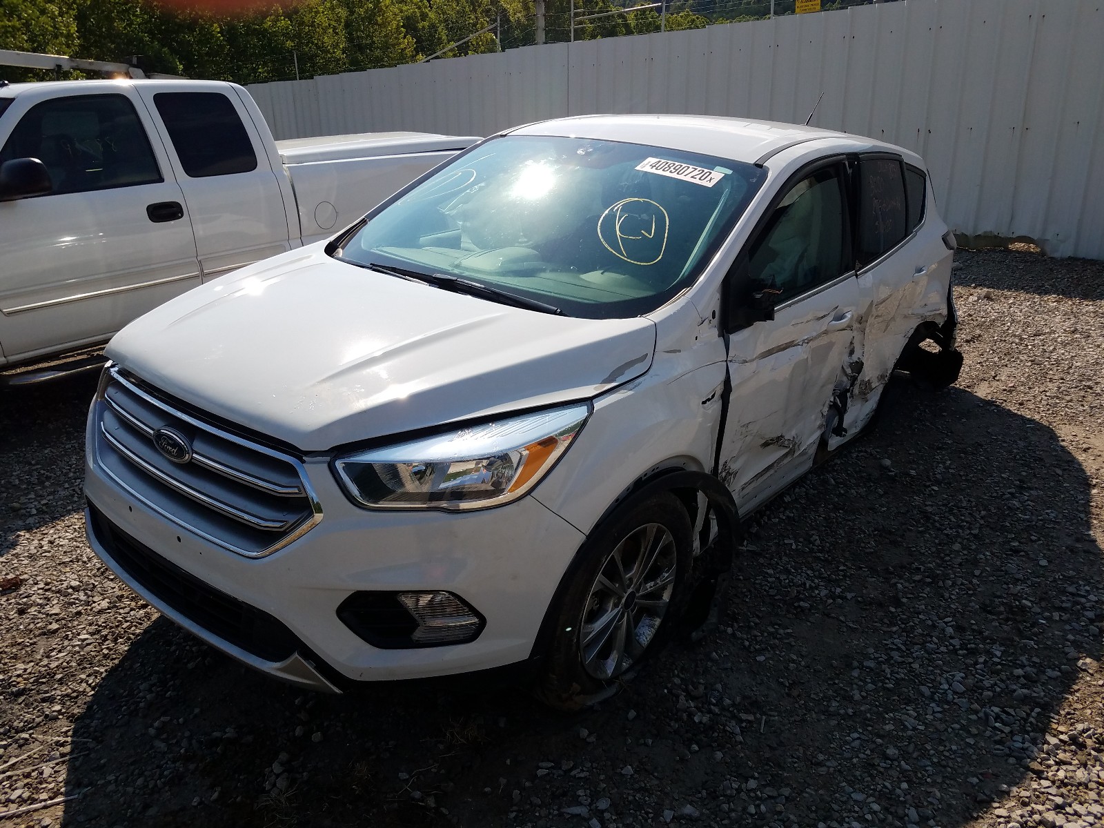 Photo 2 from auction – 2017 FORD ESCAPE SE with VIN 1FMCU9GD1HUA78950