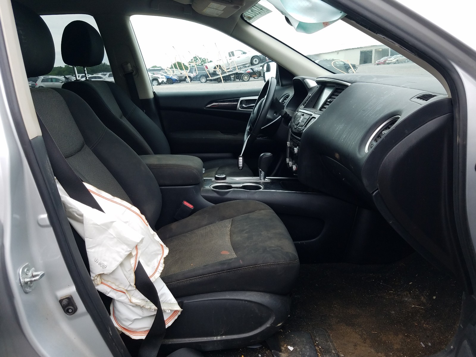 Photo 5 from auction – 2017 NISSAN PATHFINDER with VIN 5N1DR2MM1HC662739