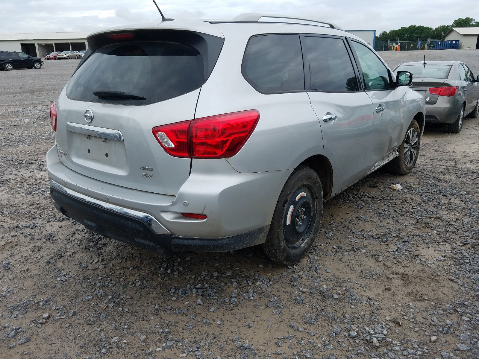 Photo 4 from auction – 2017 NISSAN PATHFINDER with VIN 5N1DR2MM1HC662739