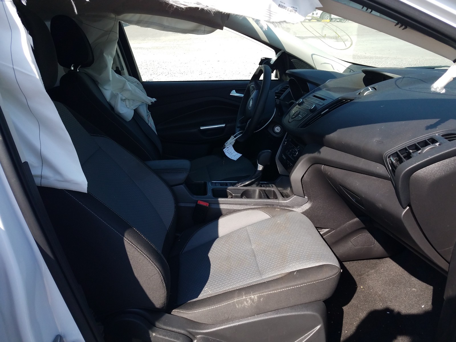 Photo 5 from auction – 2017 FORD ESCAPE SE with VIN 1FMCU9GD1HUA78950