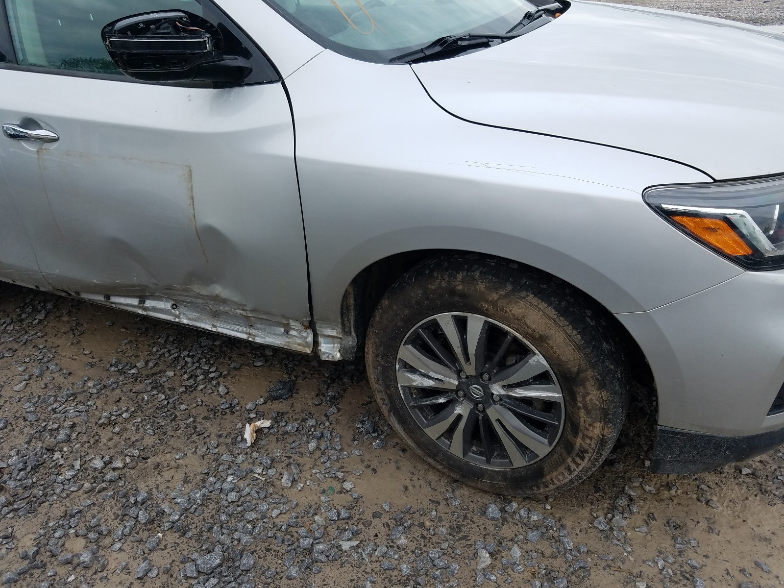 Photo 9 from auction – 2017 NISSAN PATHFINDER with VIN 5N1DR2MM1HC662739