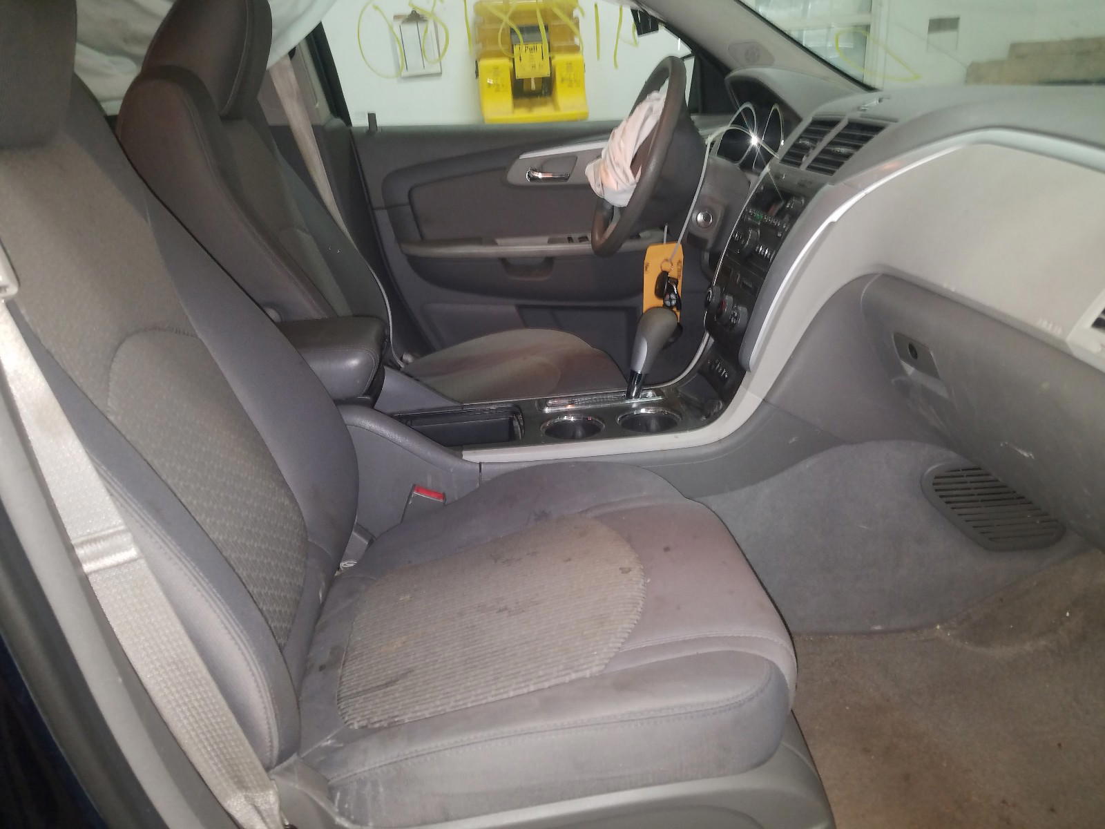 Photo 5 from auction – 2011 CHEVROLET TRAVERSE L with VIN 1GNKVEED2BJ290832