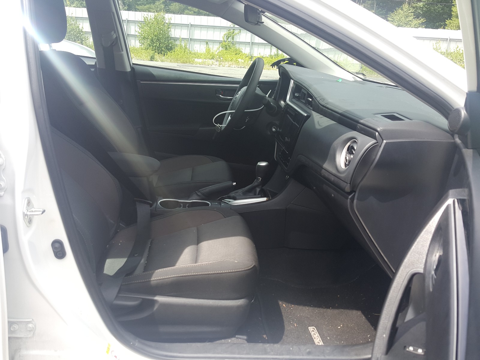 Photo 5 from auction – 2019 TOYOTA COROLLA L with VIN 2T1BURHE5KC243118