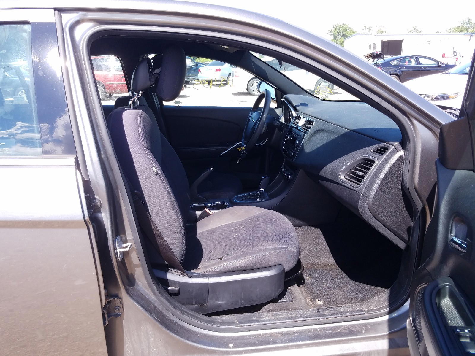 Photo 5 from auction – 2012 CHRYSLER 200 LX with VIN 1C3CCBAB5CN262009