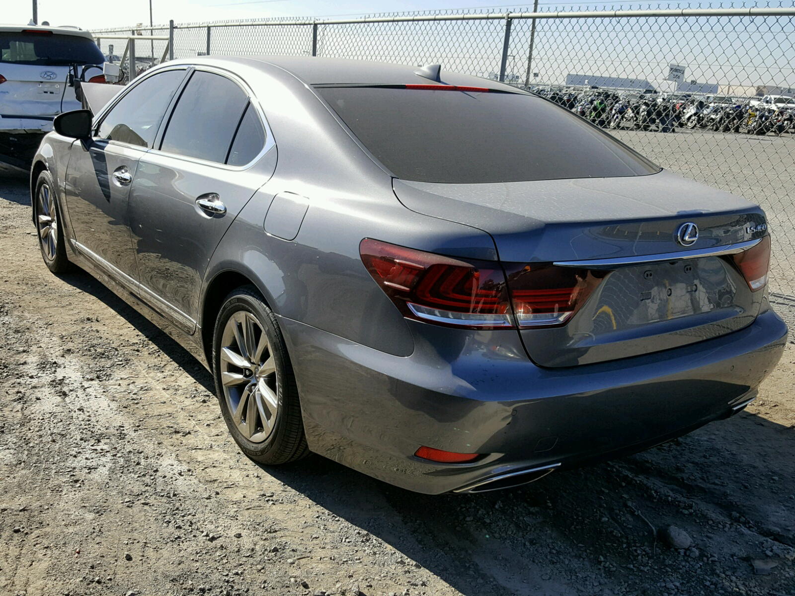 Photo 3 from auction – 2016 LEXUS LS 460 with VIN JTHBL5EF0G5141219