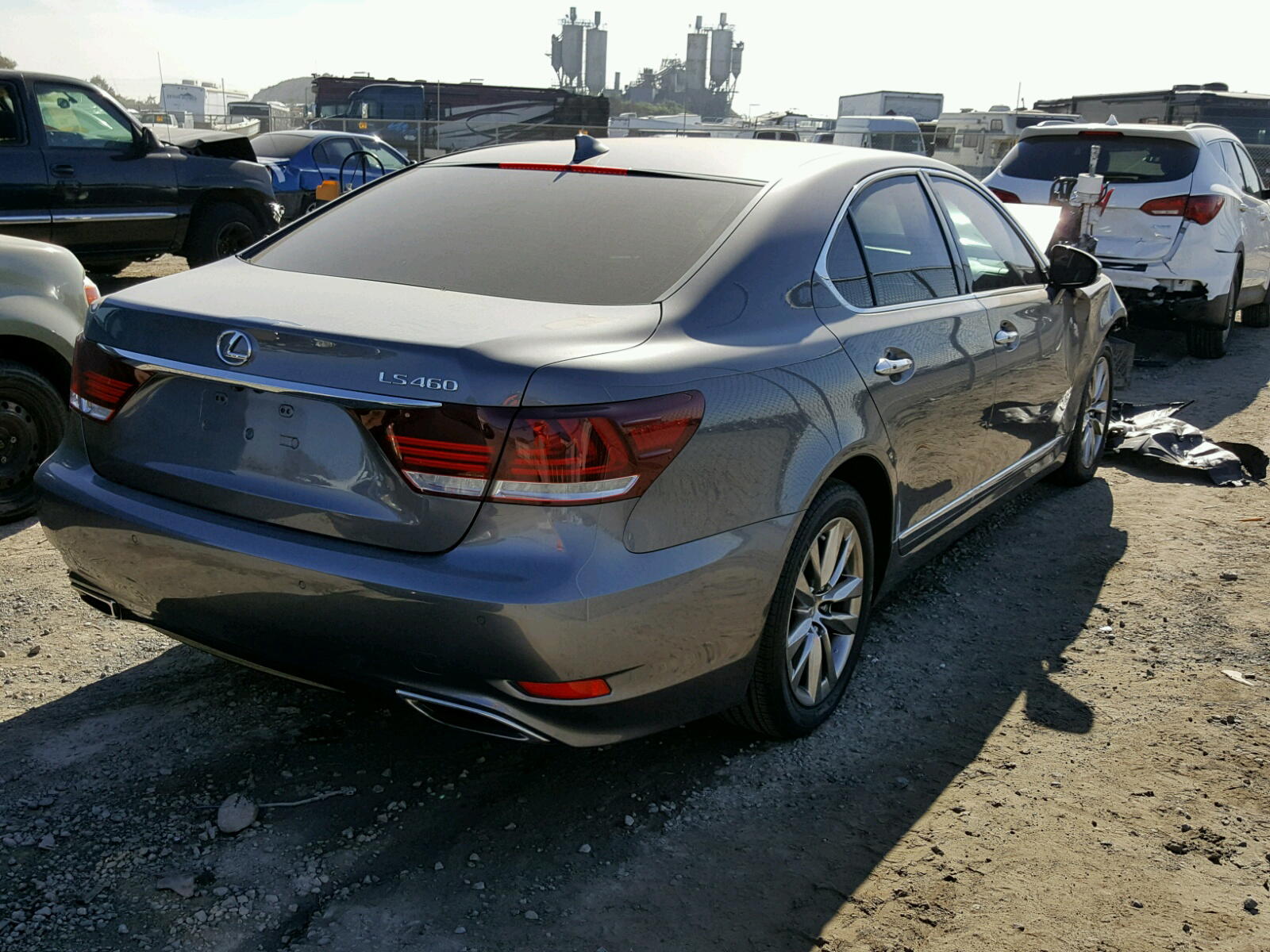 Photo 4 from auction – 2016 LEXUS LS 460 with VIN JTHBL5EF0G5141219