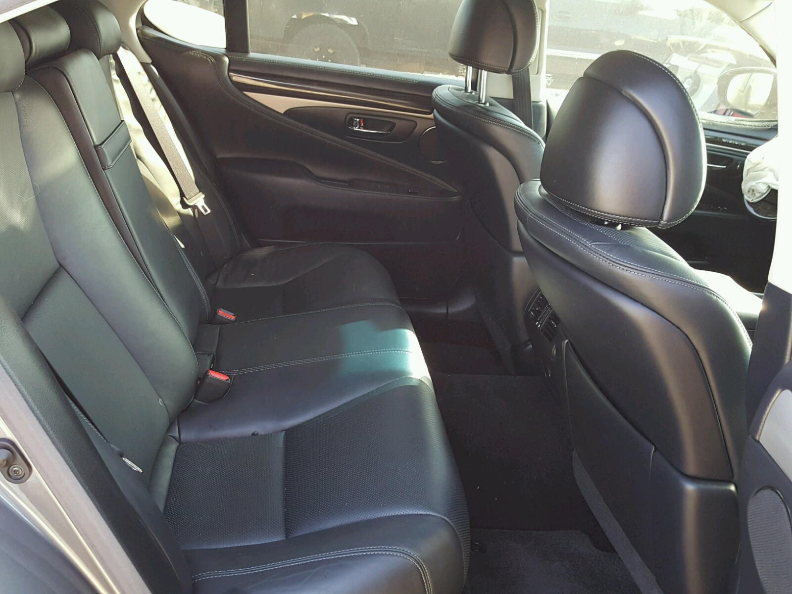 Photo 6 from auction – 2016 LEXUS LS 460 with VIN JTHBL5EF0G5141219