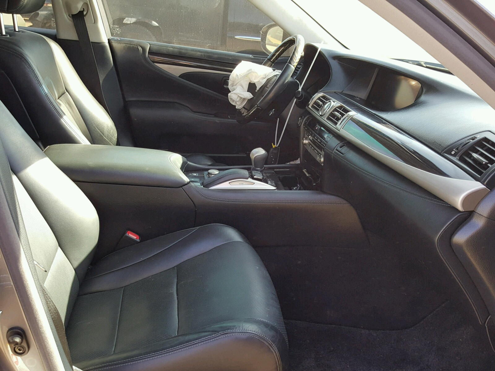 Photo 5 from auction – 2016 LEXUS LS 460 with VIN JTHBL5EF0G5141219