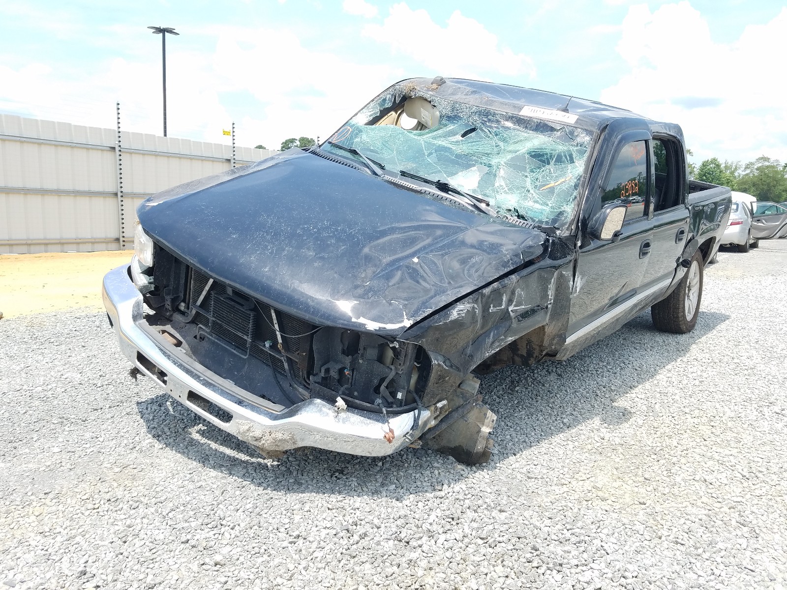 Photo 2 from auction – 2005 GMC NEW SIERRA with VIN 2GTEK13T051395207