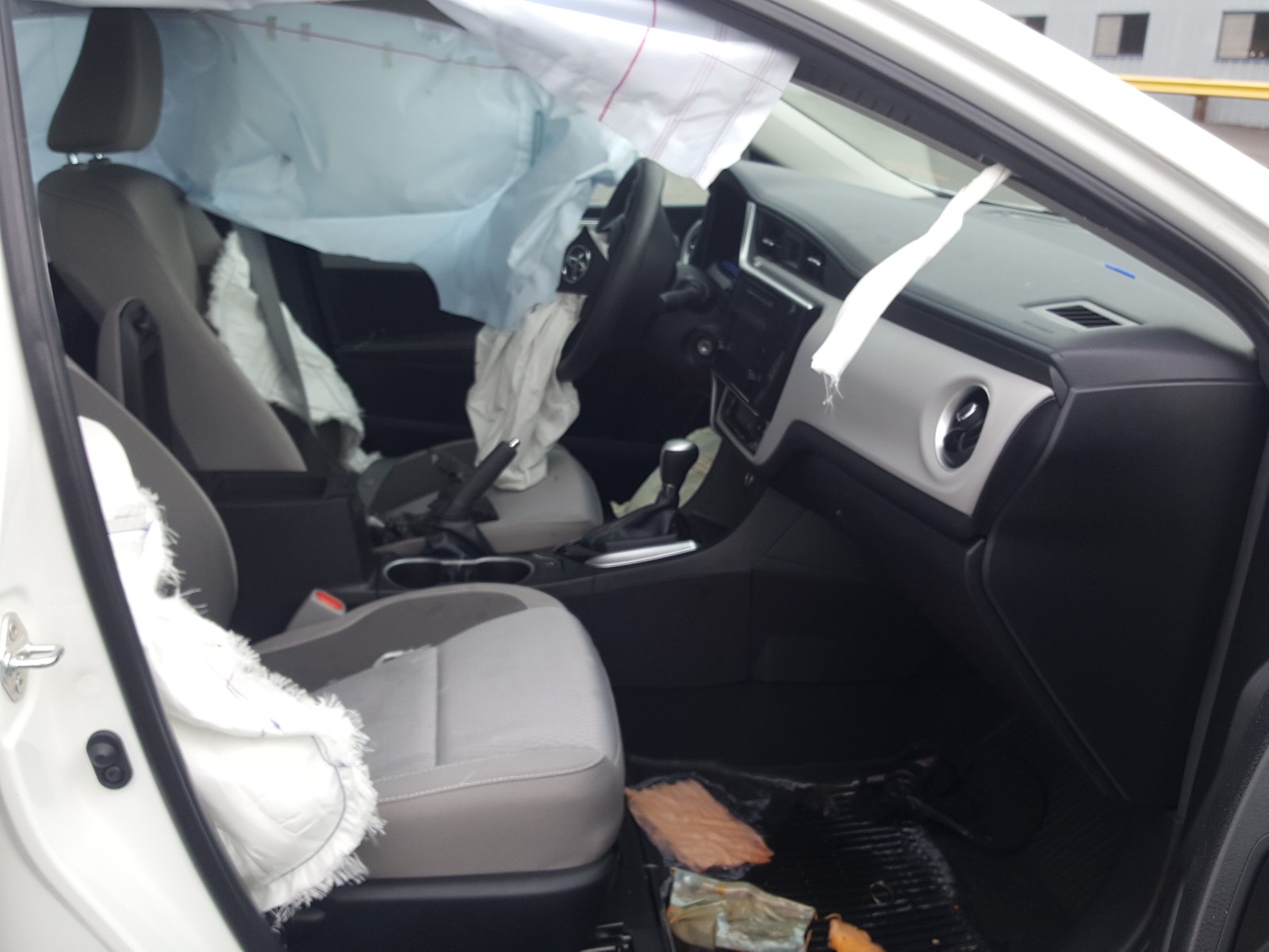 Photo 5 from auction – 2019 TOYOTA COROLLA L with VIN 5YFBURHE5KP869414