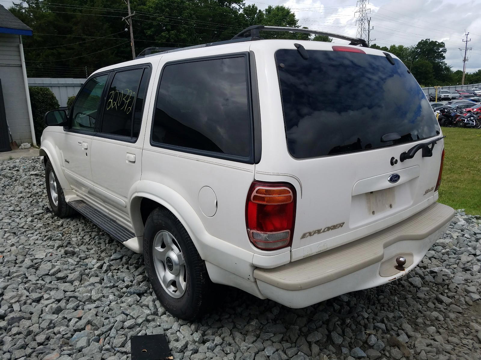 Photo 3 from auction – 2000 FORD EXPLORER with VIN 1FMZU65P2YZB39022