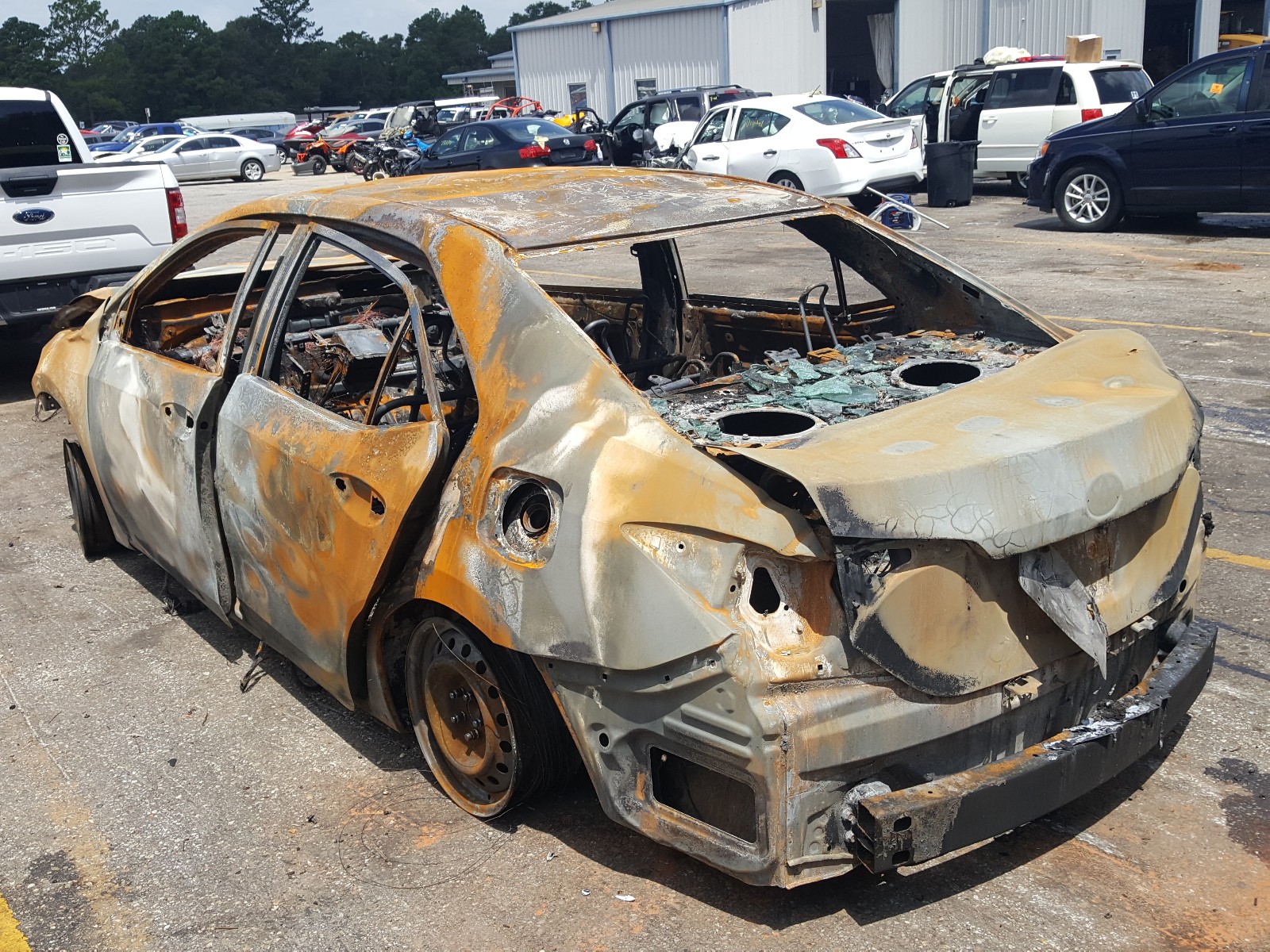Photo 3 from auction – 2018 TOYOTA COROLLA L with VIN 5YFBURHE9JP761702