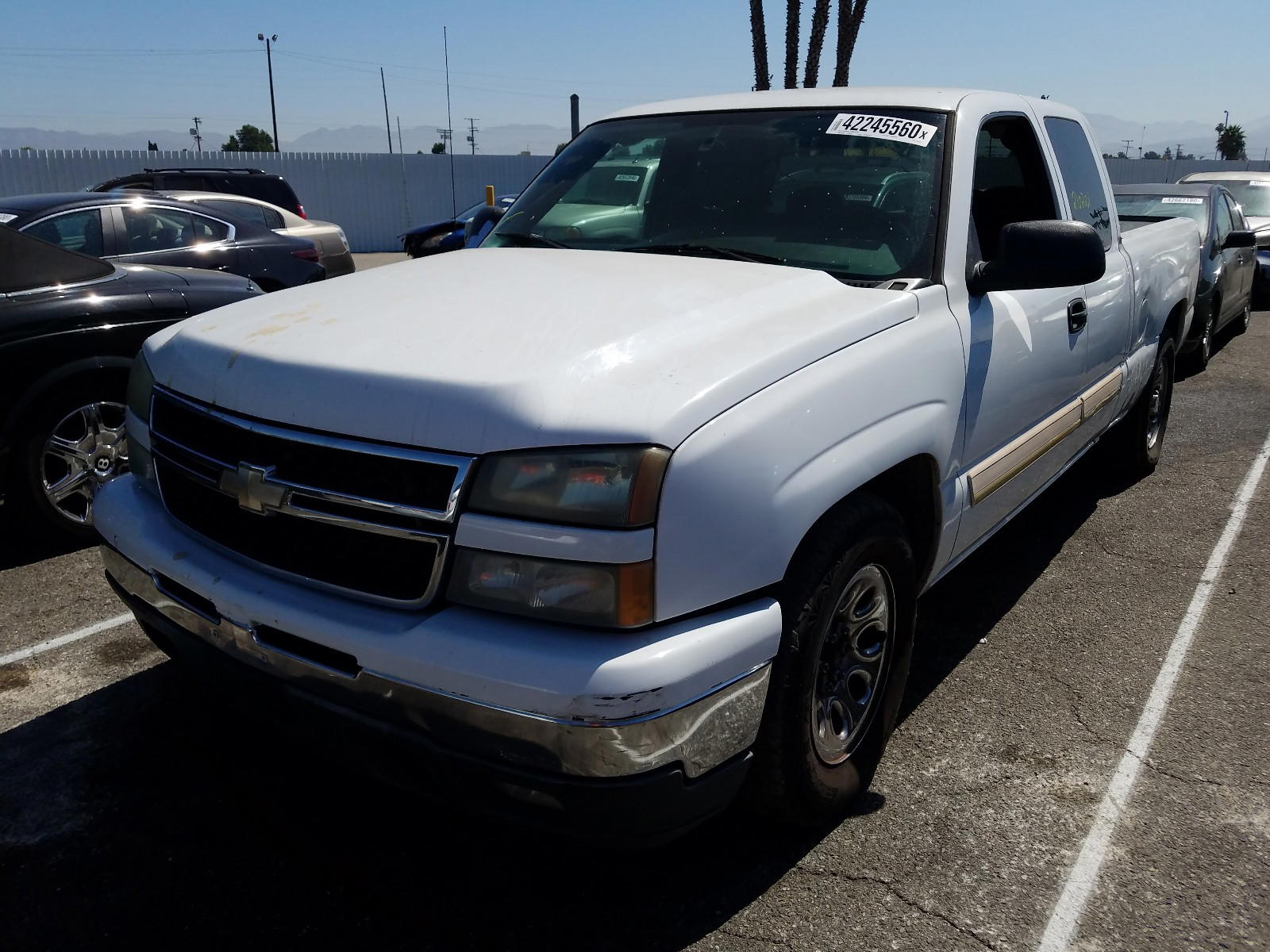 Photo 2 from auction – 2006 CHEVROLET SILVERADO with VIN 1GCEC19T96Z147745