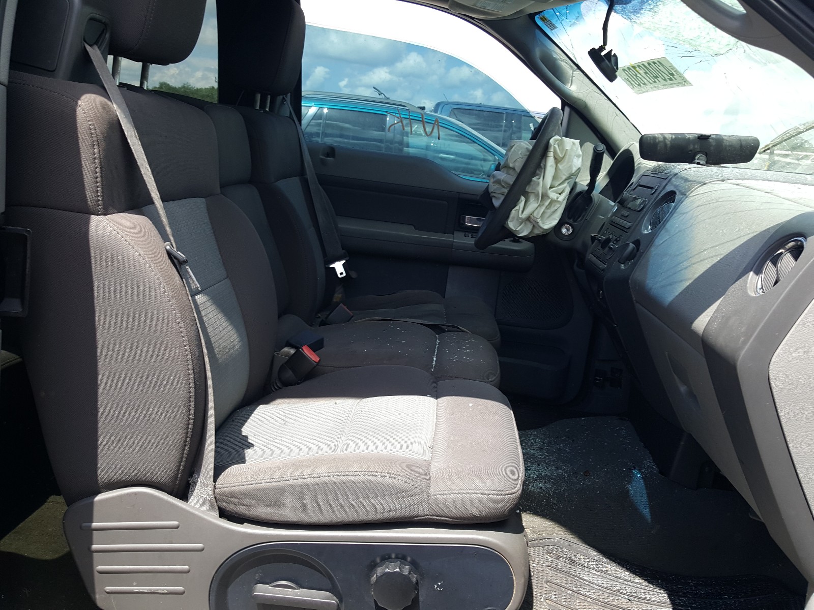 Zdjęcie 5 z aukcji – 2005 FORD F150 z VIN 1FTRX12W25NA47714
