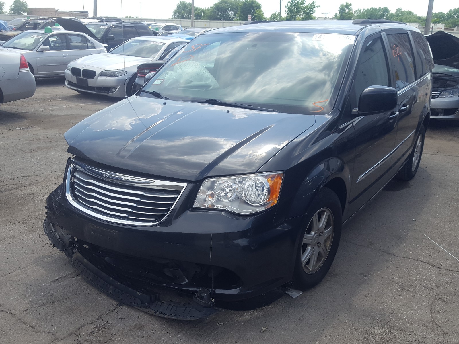 Photo 2 from auction – 2012 CHRYSLER TOWN & COU with VIN 2C4RC1BG3CR140309
