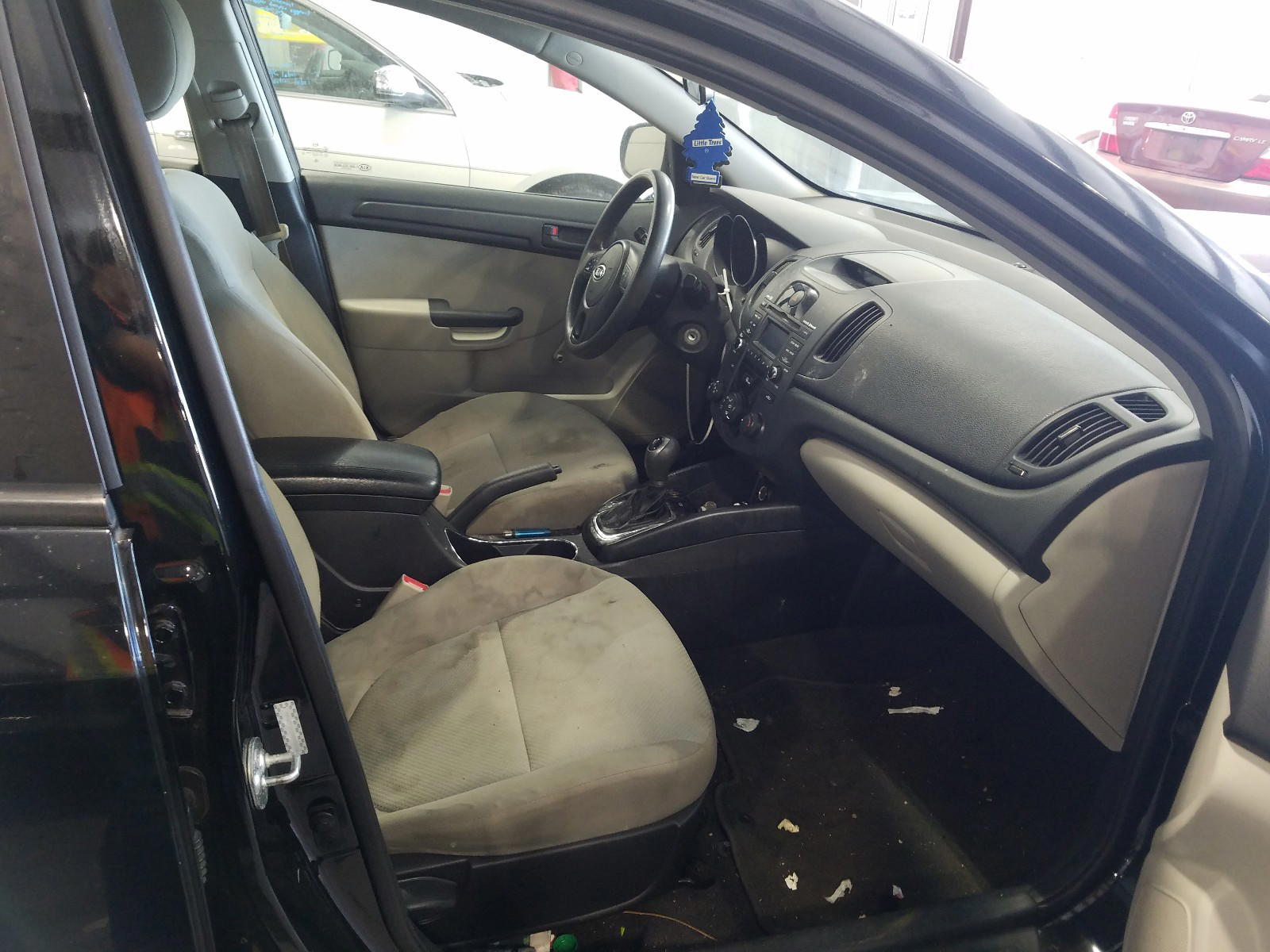 Photo 5 from auction – 2011 KIA FORTE LX with VIN KNAFT4A22B5436036