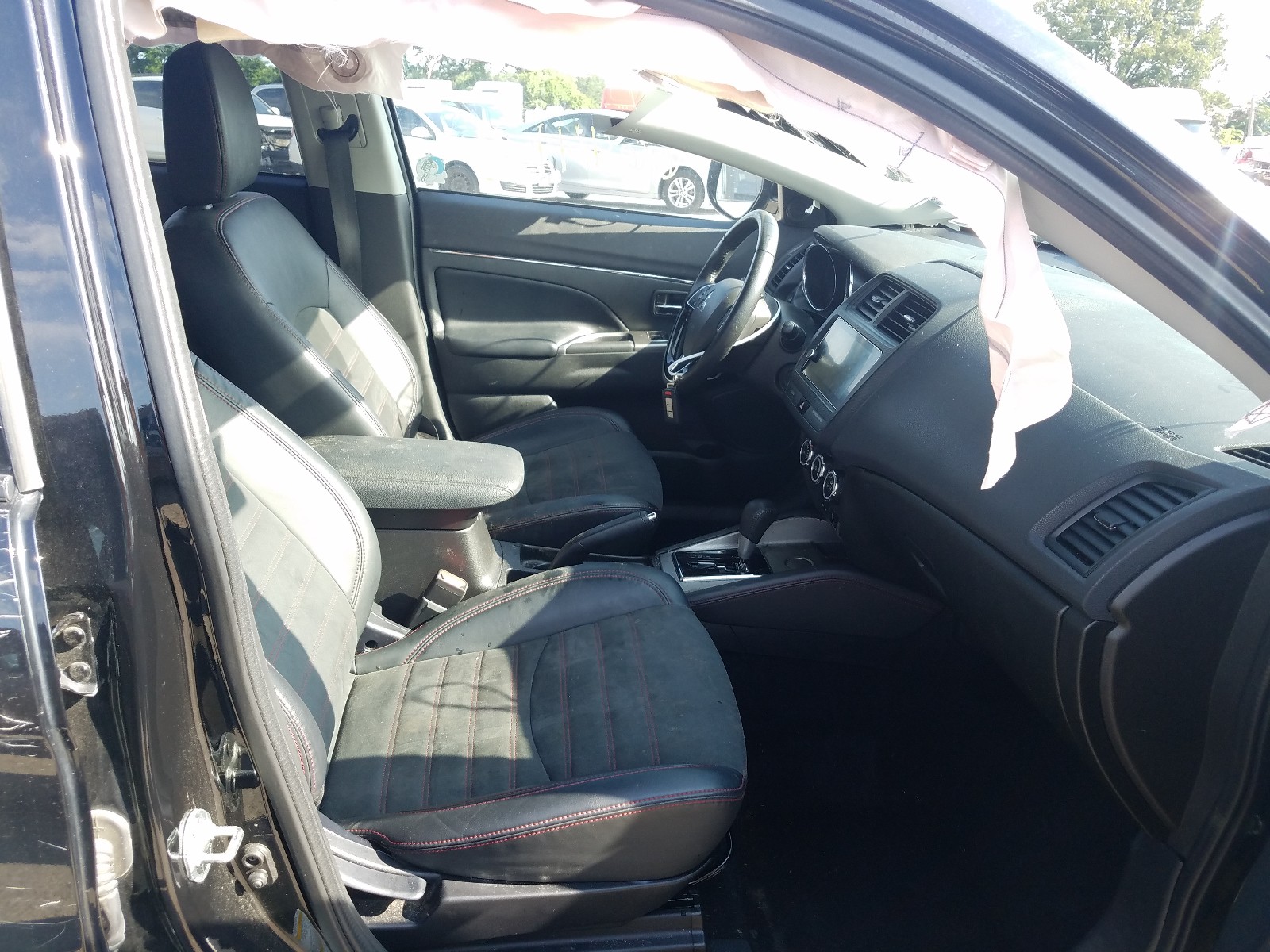 Photo 5 from auction – 2018 MITSUBISHI OUTLANDER with VIN JA4AP3AW0JZ032457