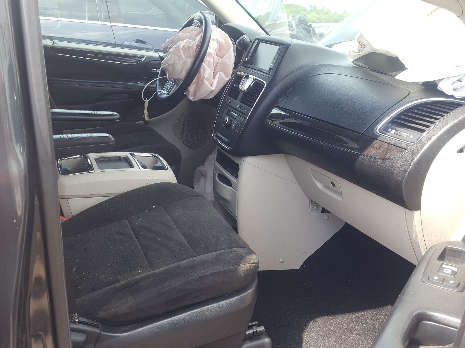 Photo 5 from auction – 2012 CHRYSLER TOWN & COU with VIN 2C4RC1BG3CR140309
