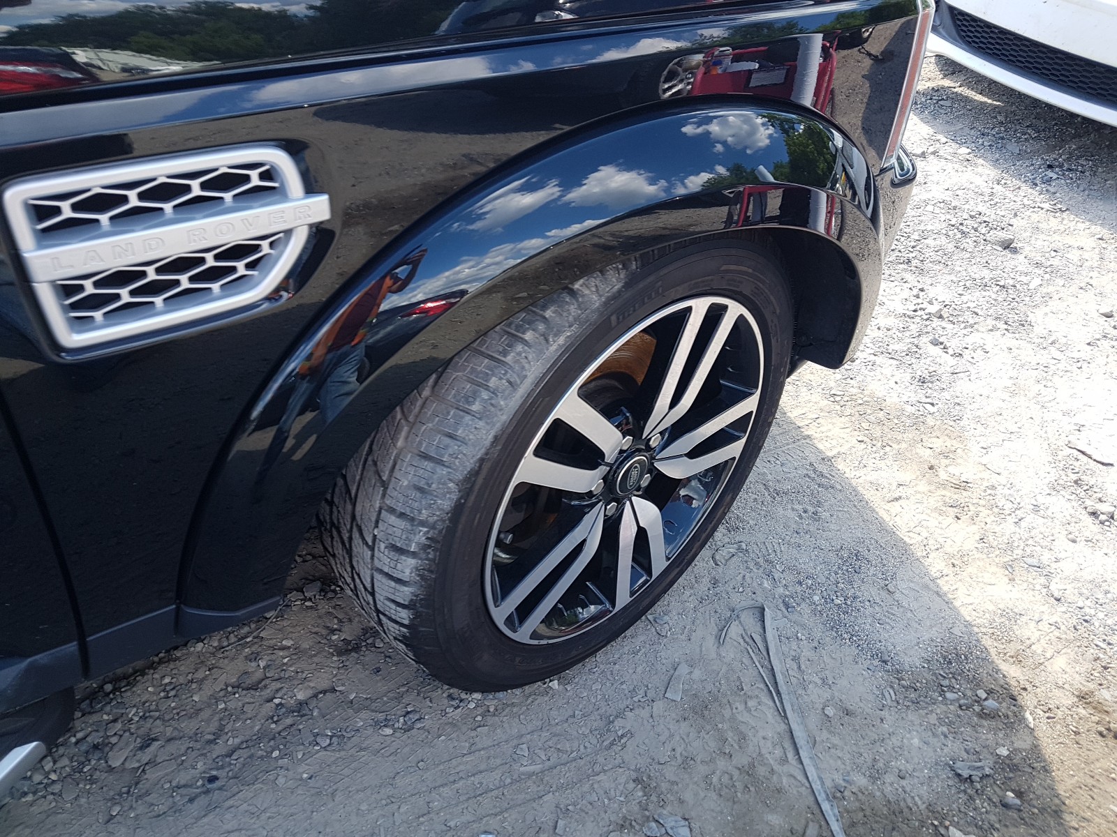 Photo 9 from auction – 2013 LAND ROVER LR4 HSE LU with VIN SALAK2D42DA699714