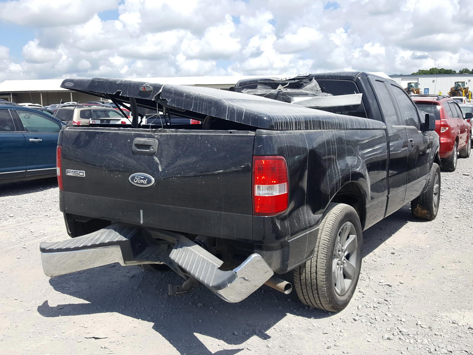 Photo 4 from auction – 2005 FORD F150 with VIN 1FTRX12W25NA47714