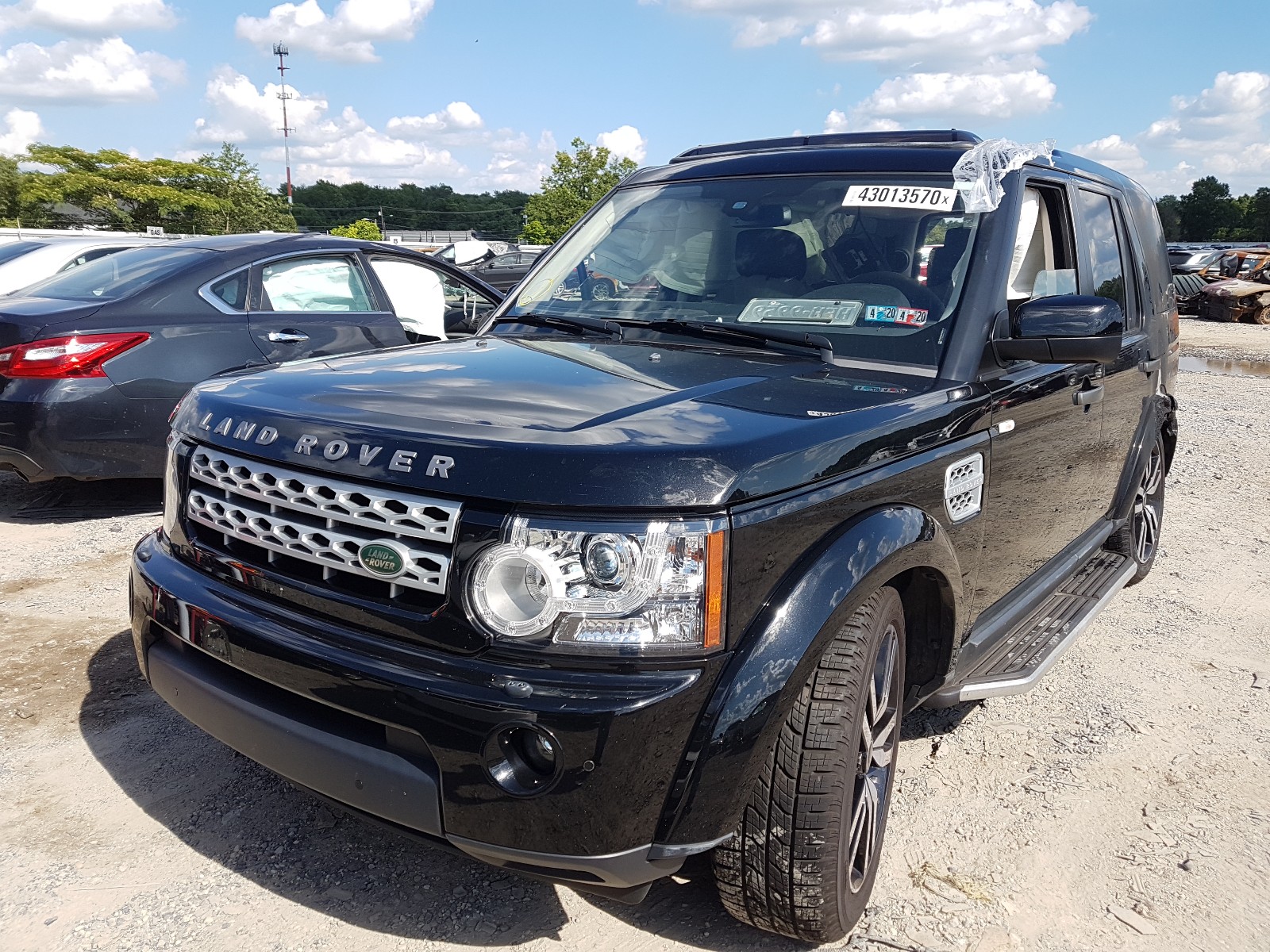 Photo 2 from auction – 2013 LAND ROVER LR4 HSE LU with VIN SALAK2D42DA699714